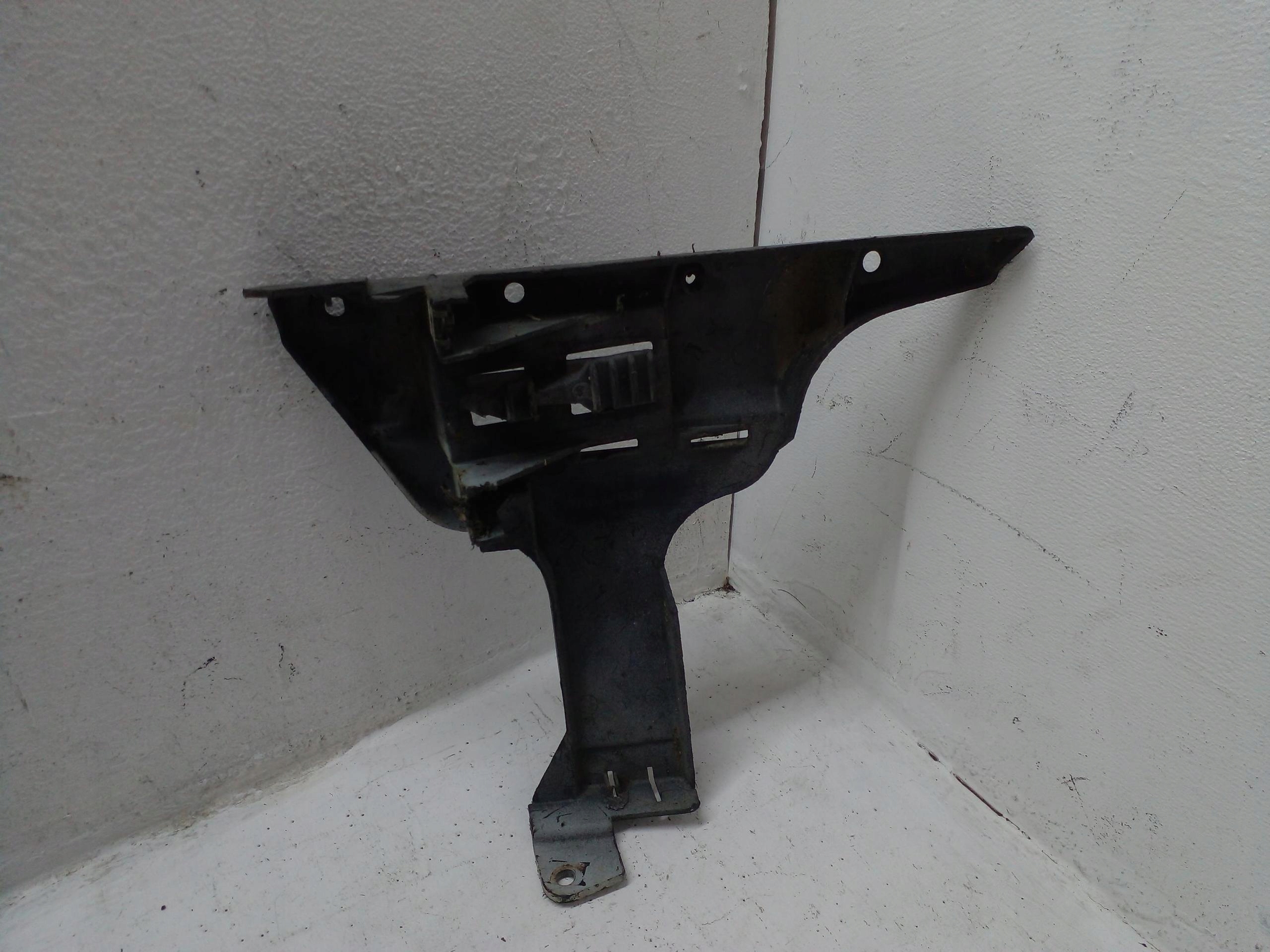 bumper bracket left front RENAULT LAGUNA and 94-00 7700821501