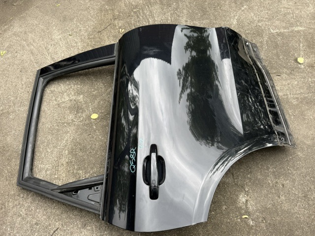 AUDI Q5 8R door right rear part right rear. PRZEDLIFT