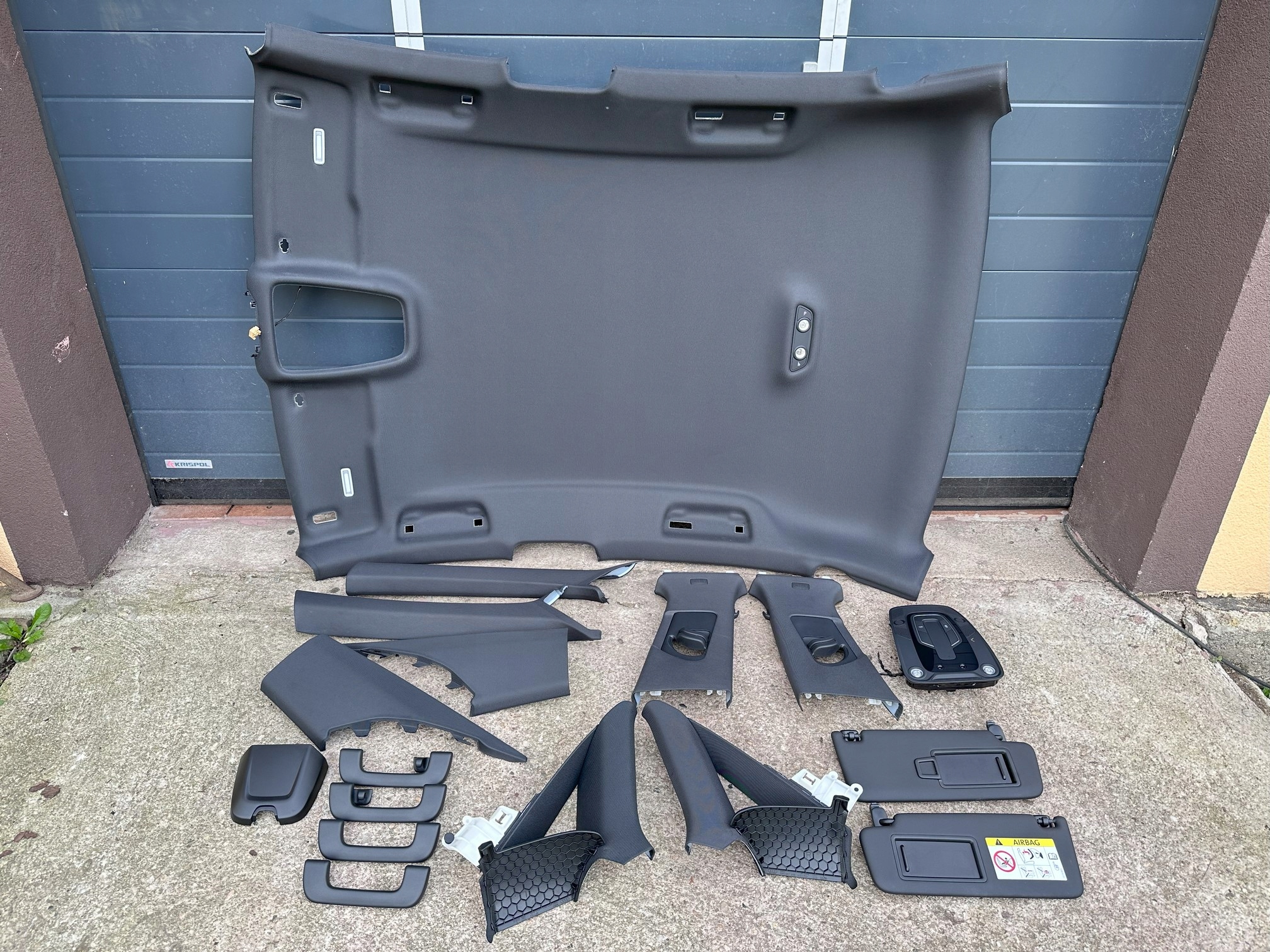 AUDI A4 B9 SEDAN S-LINE PODSUFITKA CZARNA + SŁUPKI KOMPLET