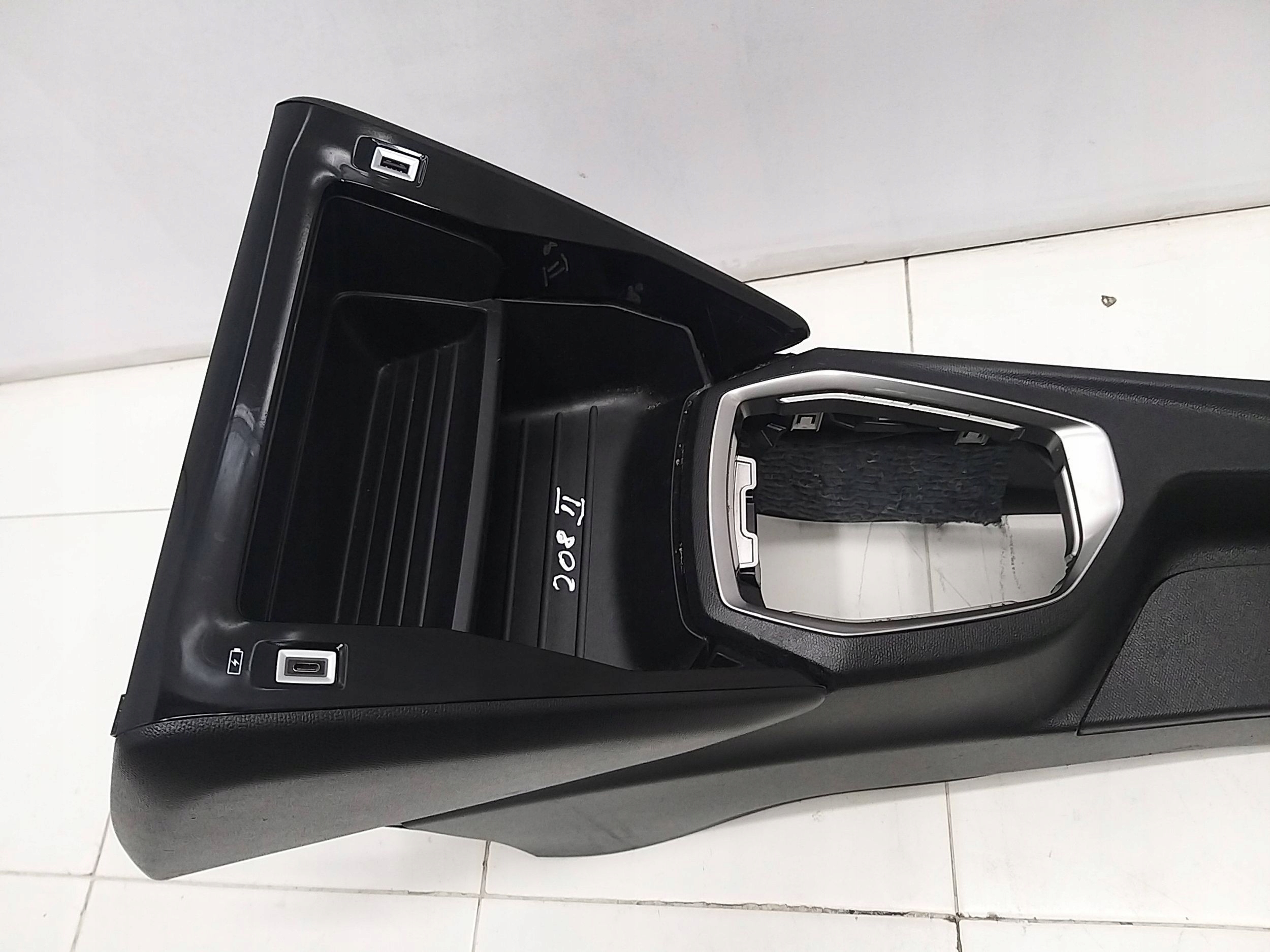 PEUGEOT 208 II 2019r> TUNEL mitte EUROPA