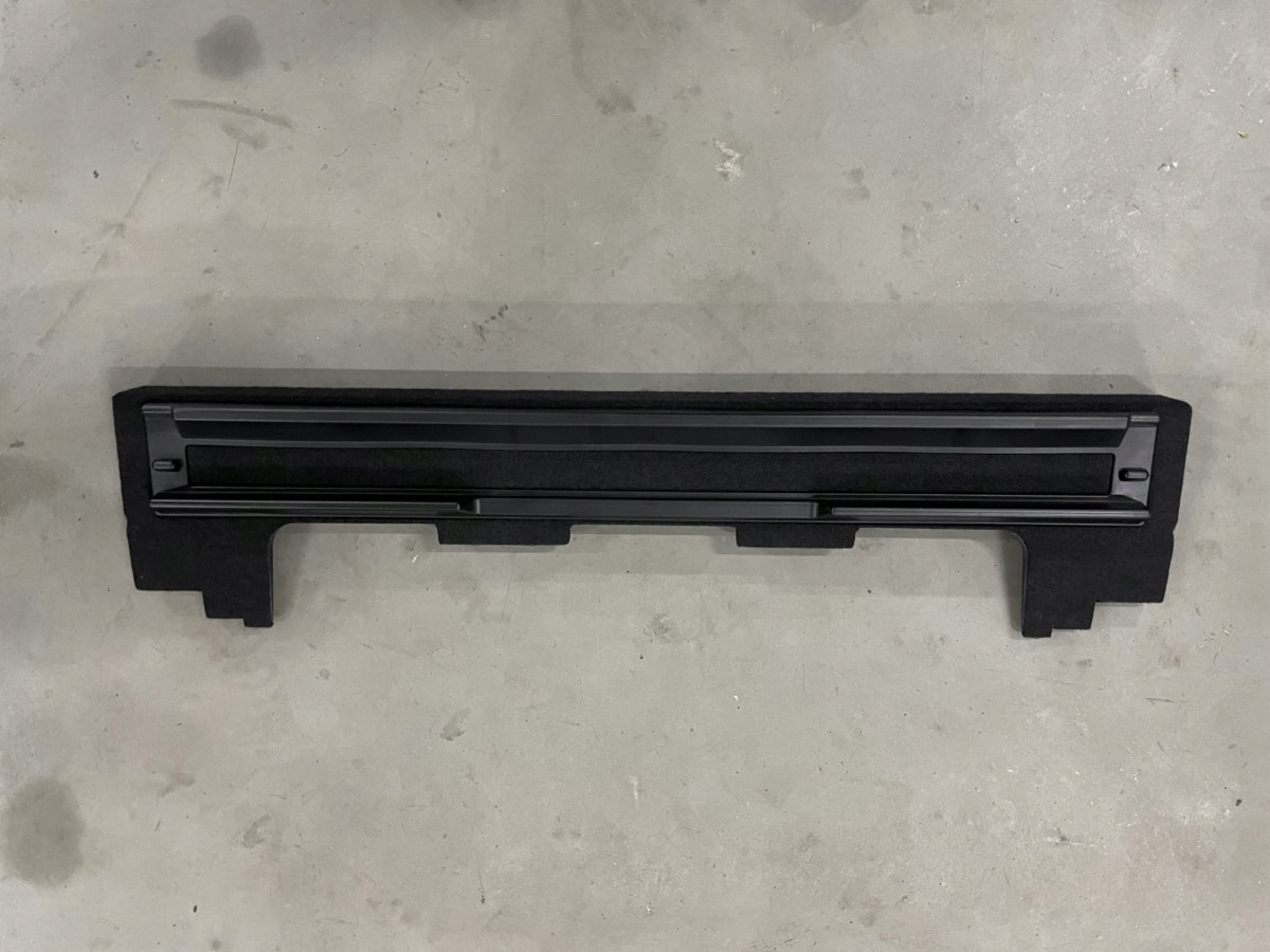 SEAT TARRACO OSŁONA BAGAŻNIKA 524868077A Producent części Volkswagen OE