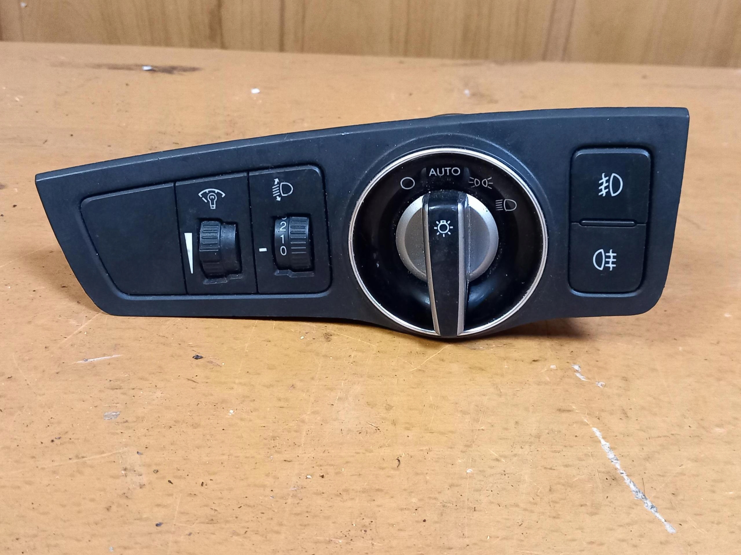 interruttore luci HYUNDAI I40 93300-3Z950 11-15