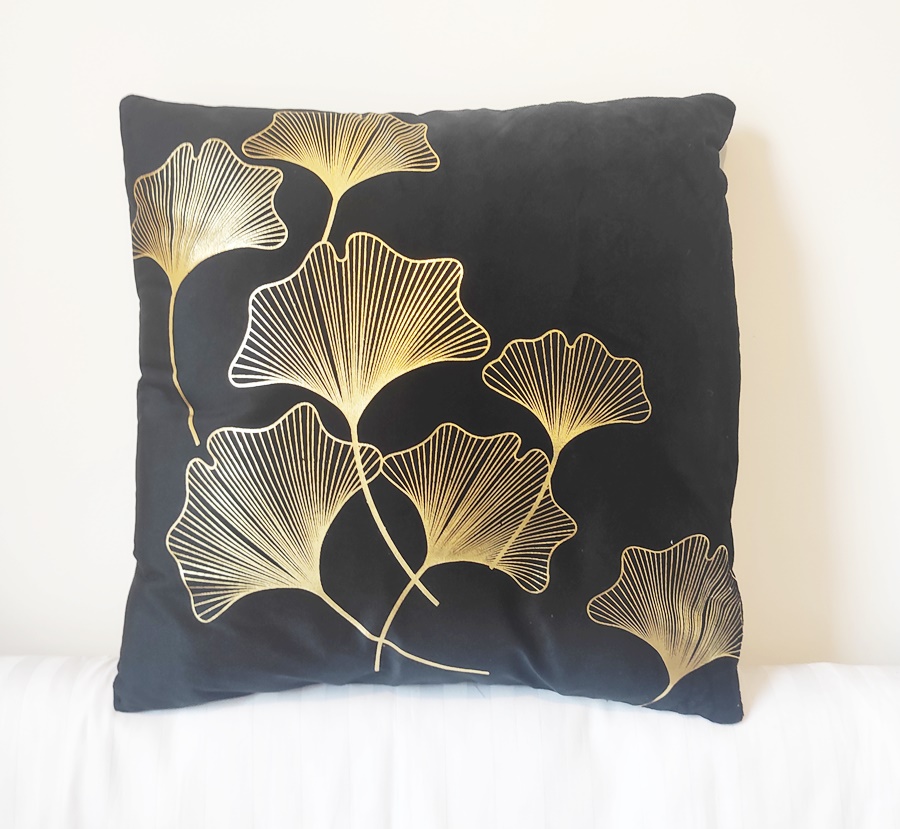 

Czarna Poduszka Dekoracyjna 45x45 cm Welur Kwiaty