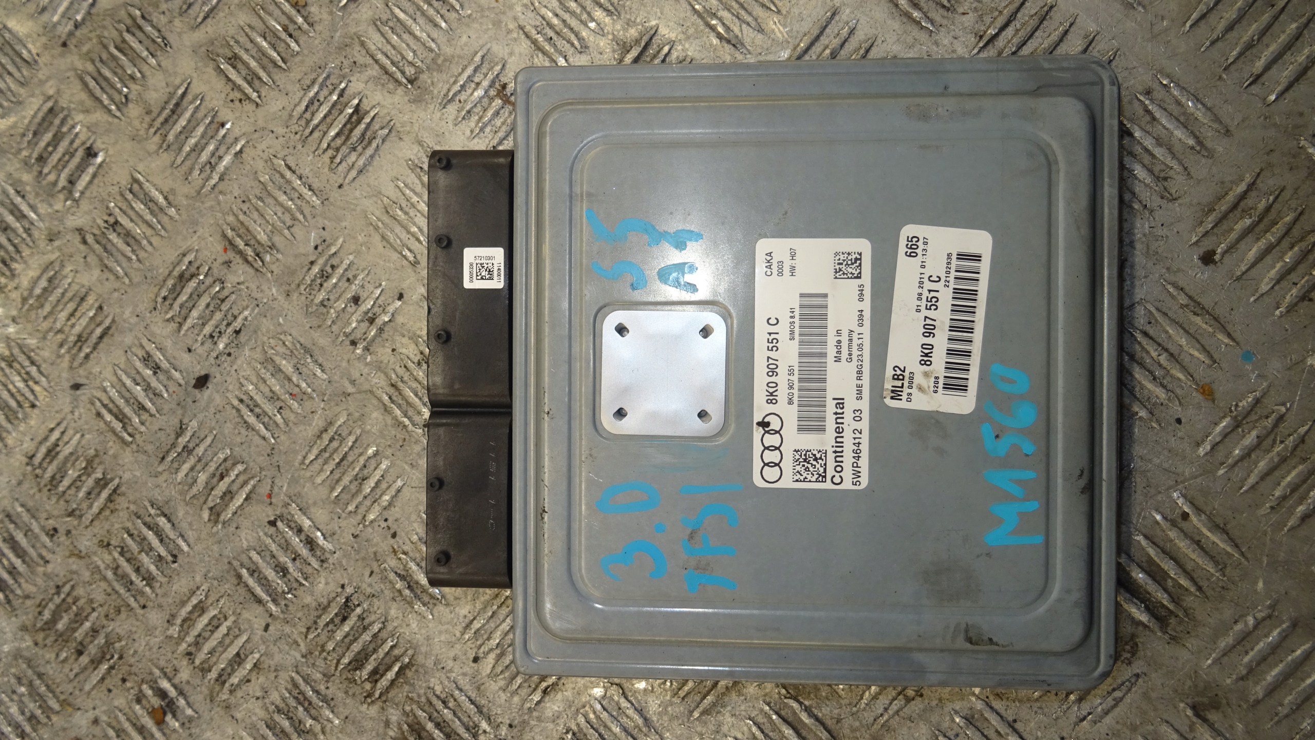 control unit of the engine AUDI A4 B8 3.0TFSI 8K0907551C