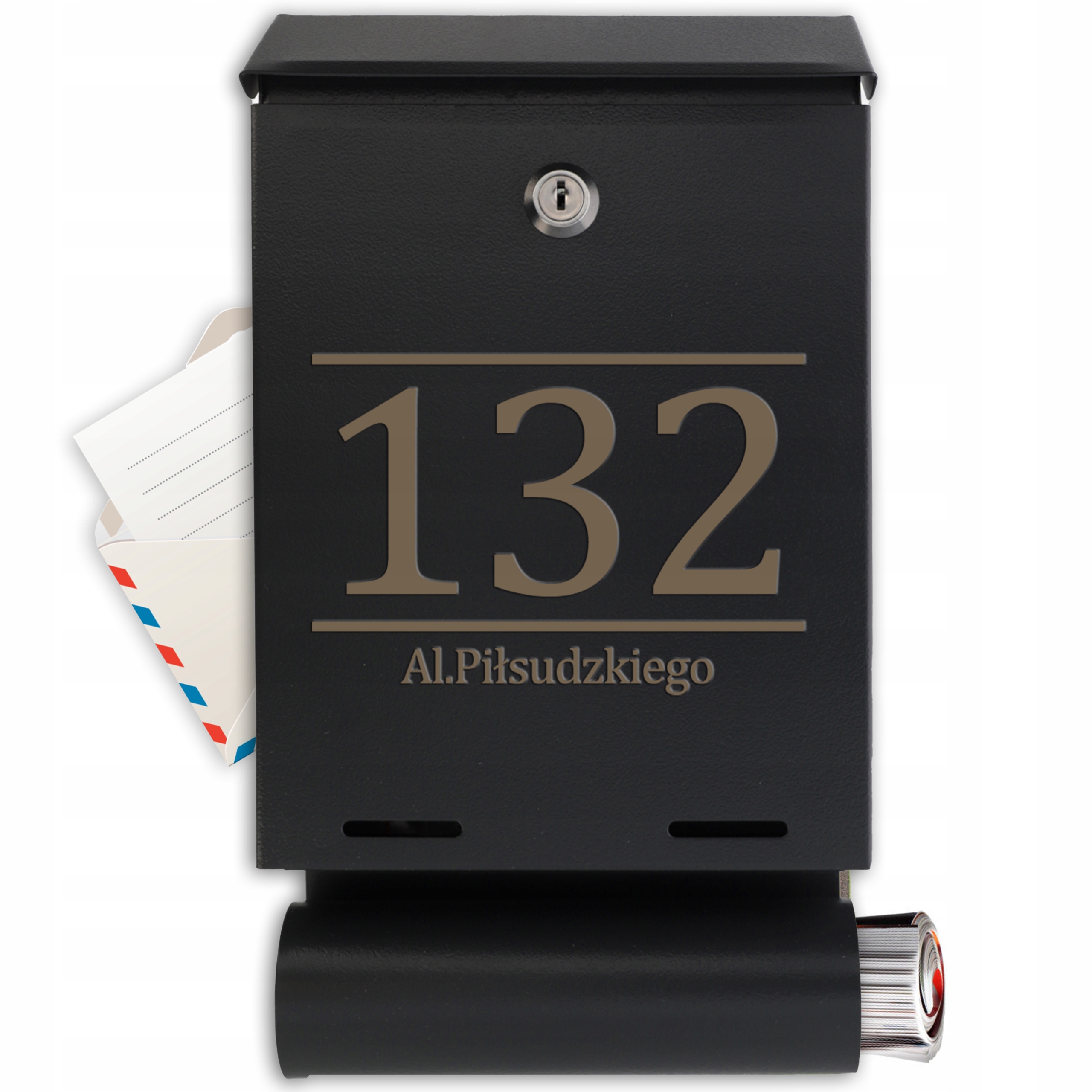 Černá poštovní schránka s adresní trubkou a nádherným gravírovaným vzorem