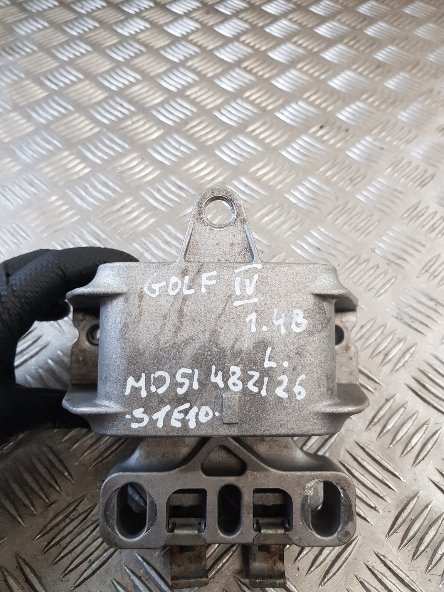 engine mount left VW GOLF IV 1.4