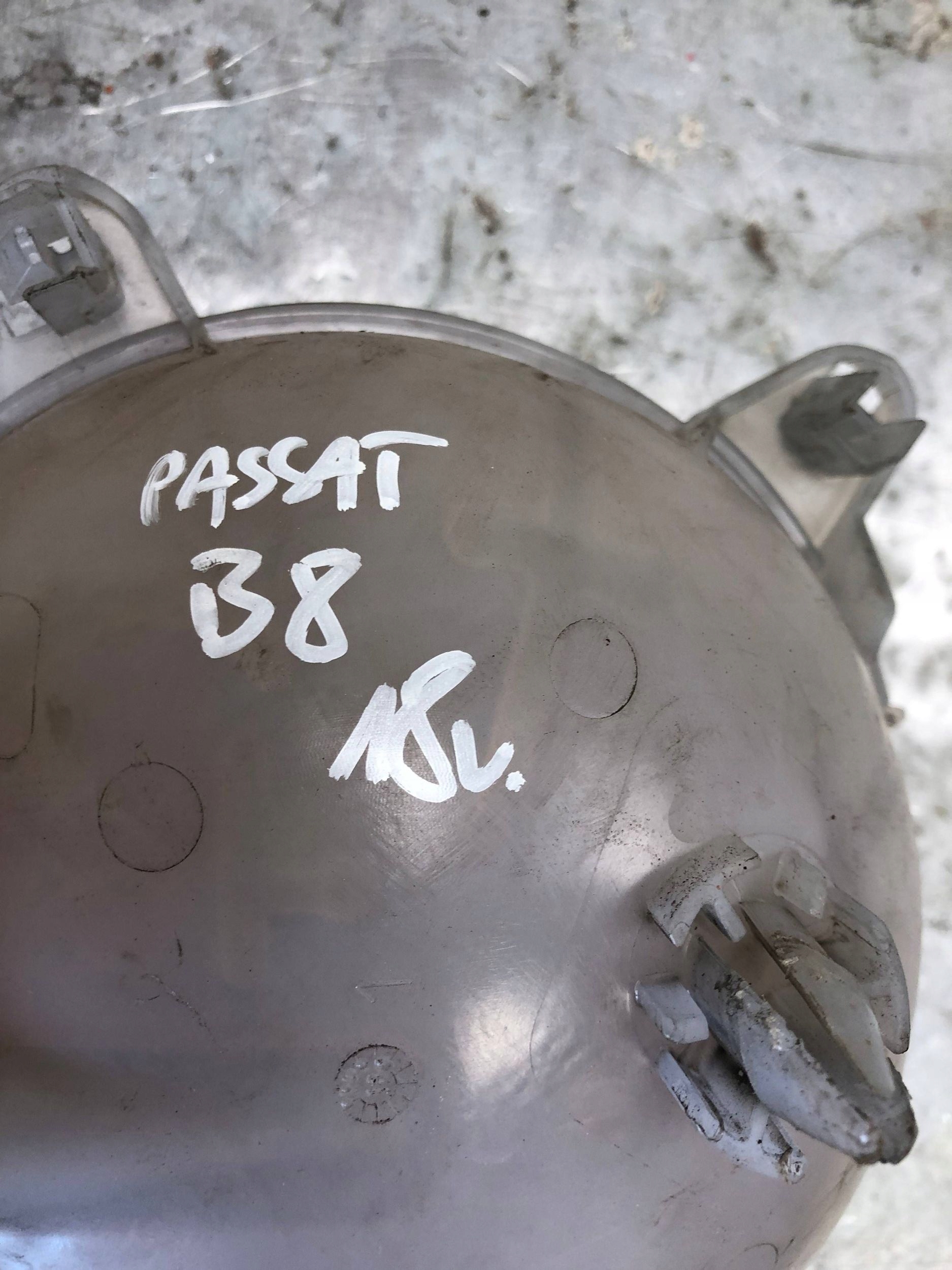 Réservoir eau VW PASSAT B8 5Q0121407G