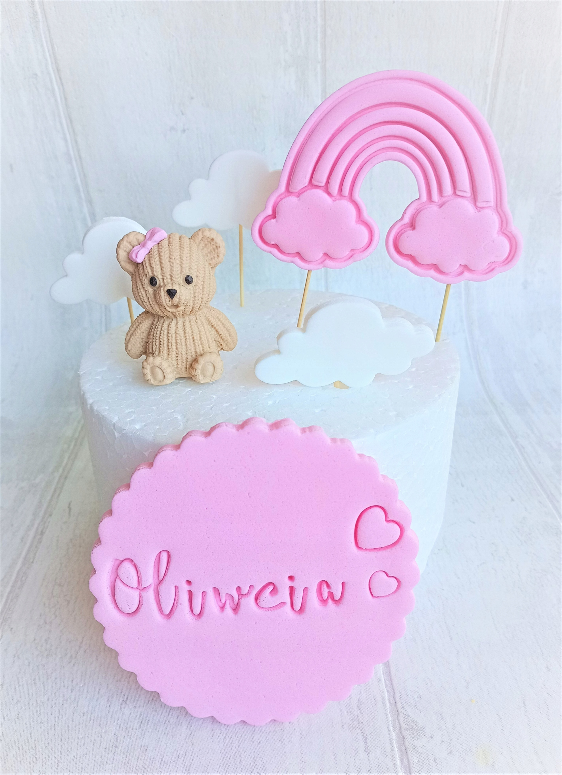 Medvídek etiketa duha obláčky dekorace z cukrové hmoty na dort Roček Křest