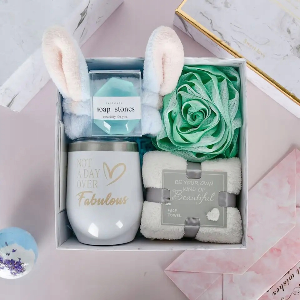 Dárková Sada Termohrnek Mýdlo Myčka Ručník Čelenka Dárek Spa