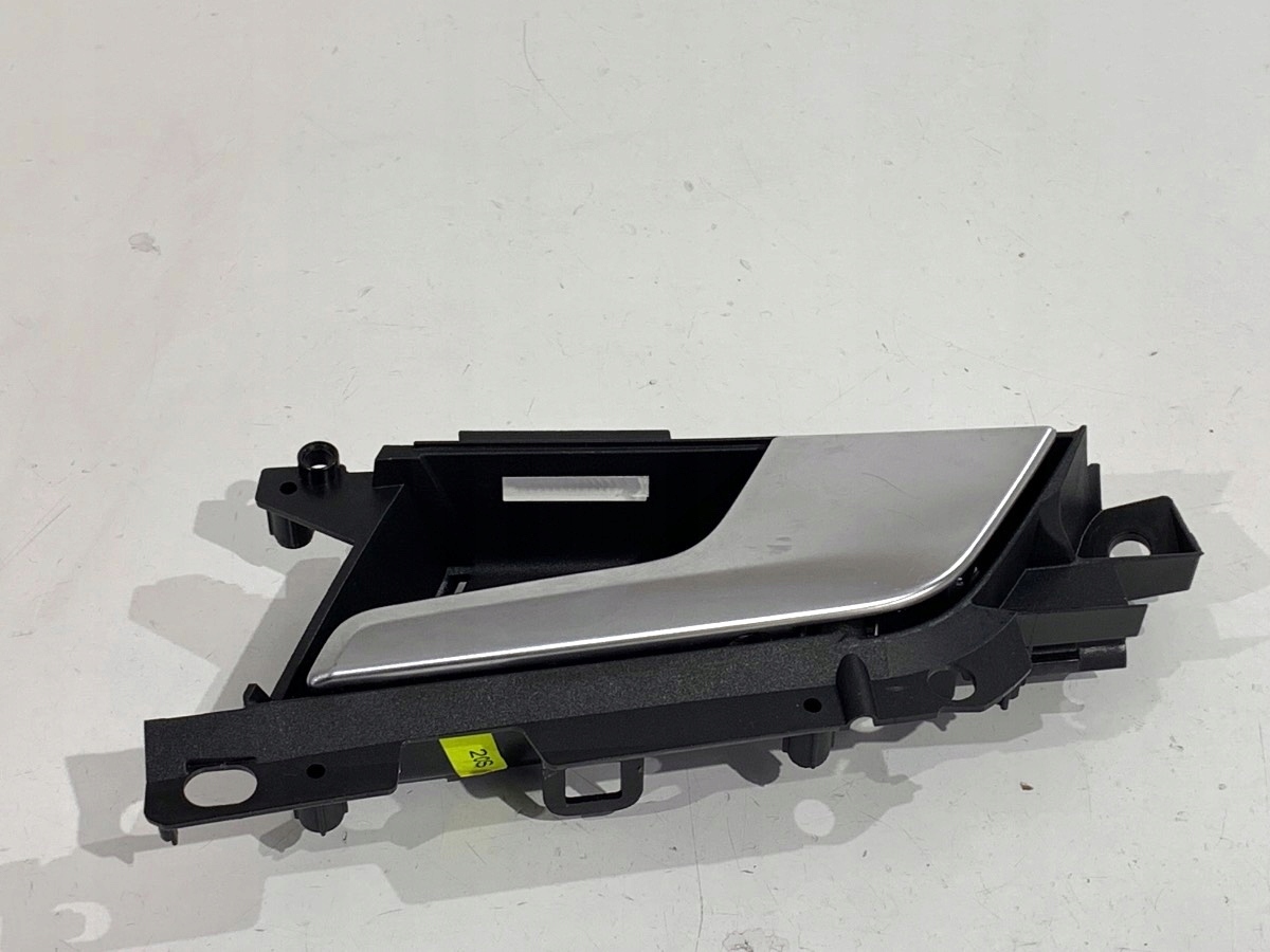 ручка двери внутренняя Audi A4 B9 универсал 8W0837020A