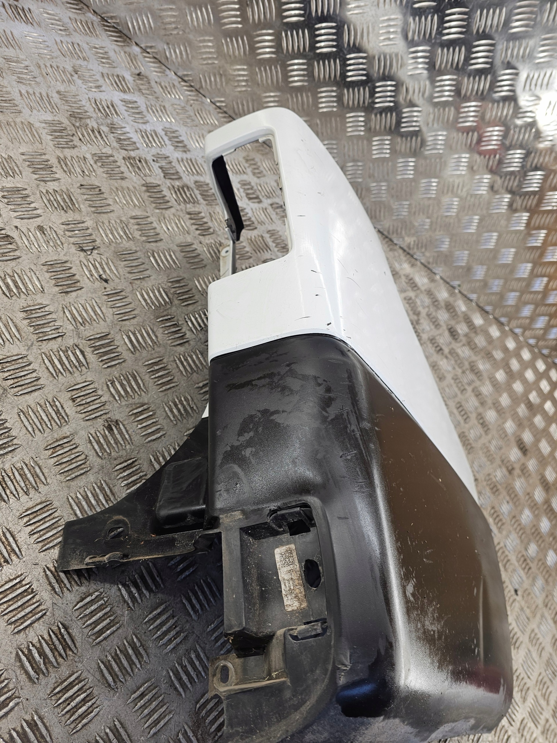 RENAULT TRAFIC III TALENTO VIVARO 850165023R corner right rear part