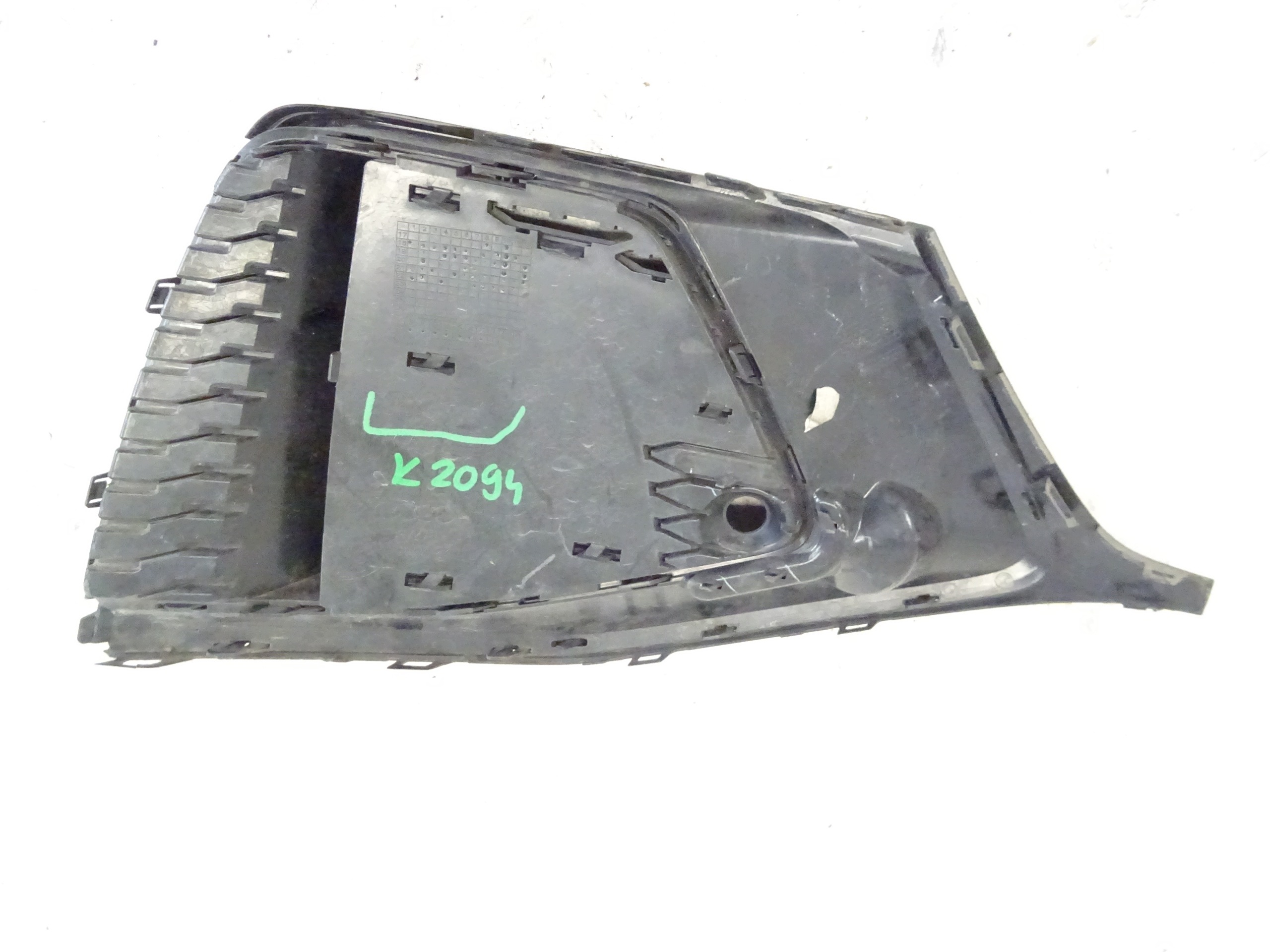 grid of a bumper left front AUDI Q8 4M8 S-LINE 4M8807151A