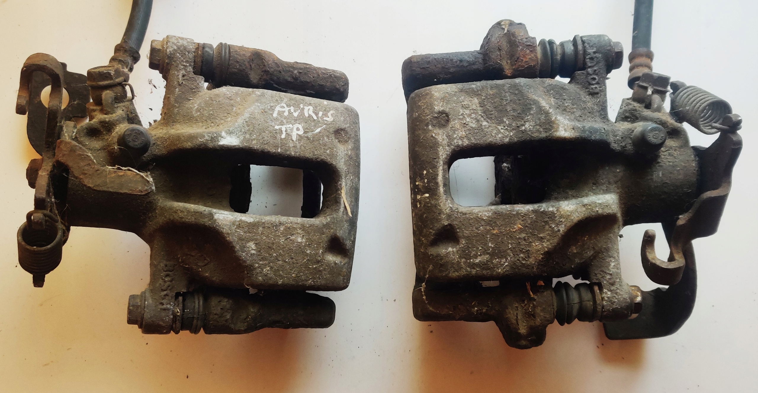 Гальмівний супорт задній лівий правий Auris COROLLA E15