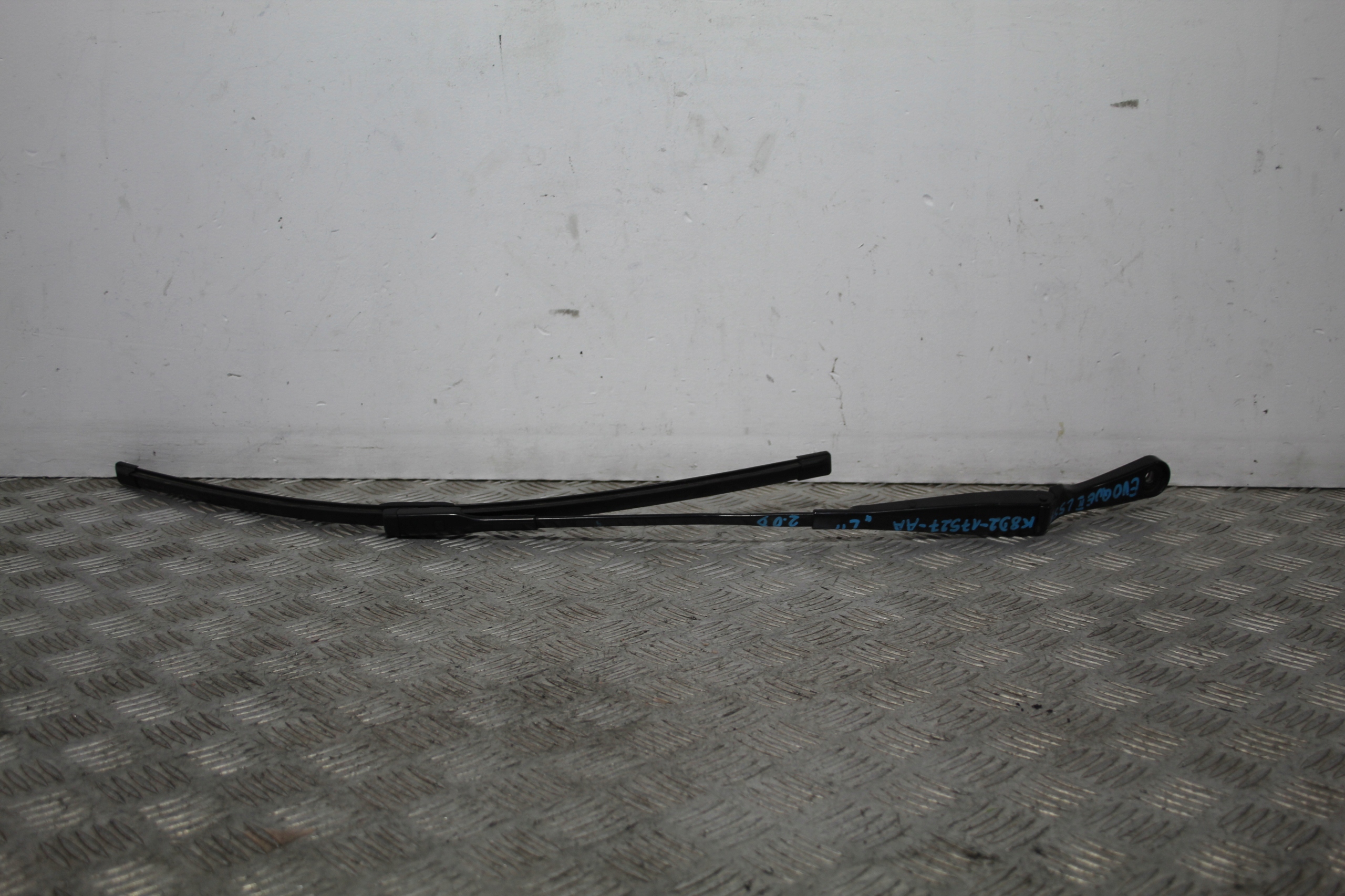 wiper arm left EVOQUE II 2 L551