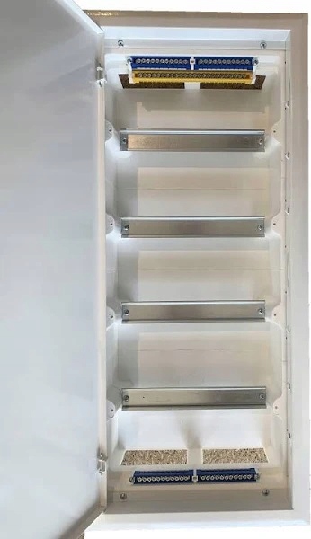 Eti Polam Modulárny rozvádzač 4x12 Podomietkové dvere Kov IP40 001101206