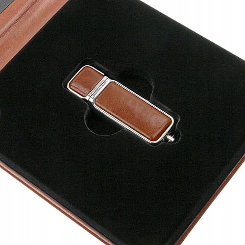 Skórzane etui na pendrive Pamiątka Chrztu Świętego Kod producenta IPE/TF