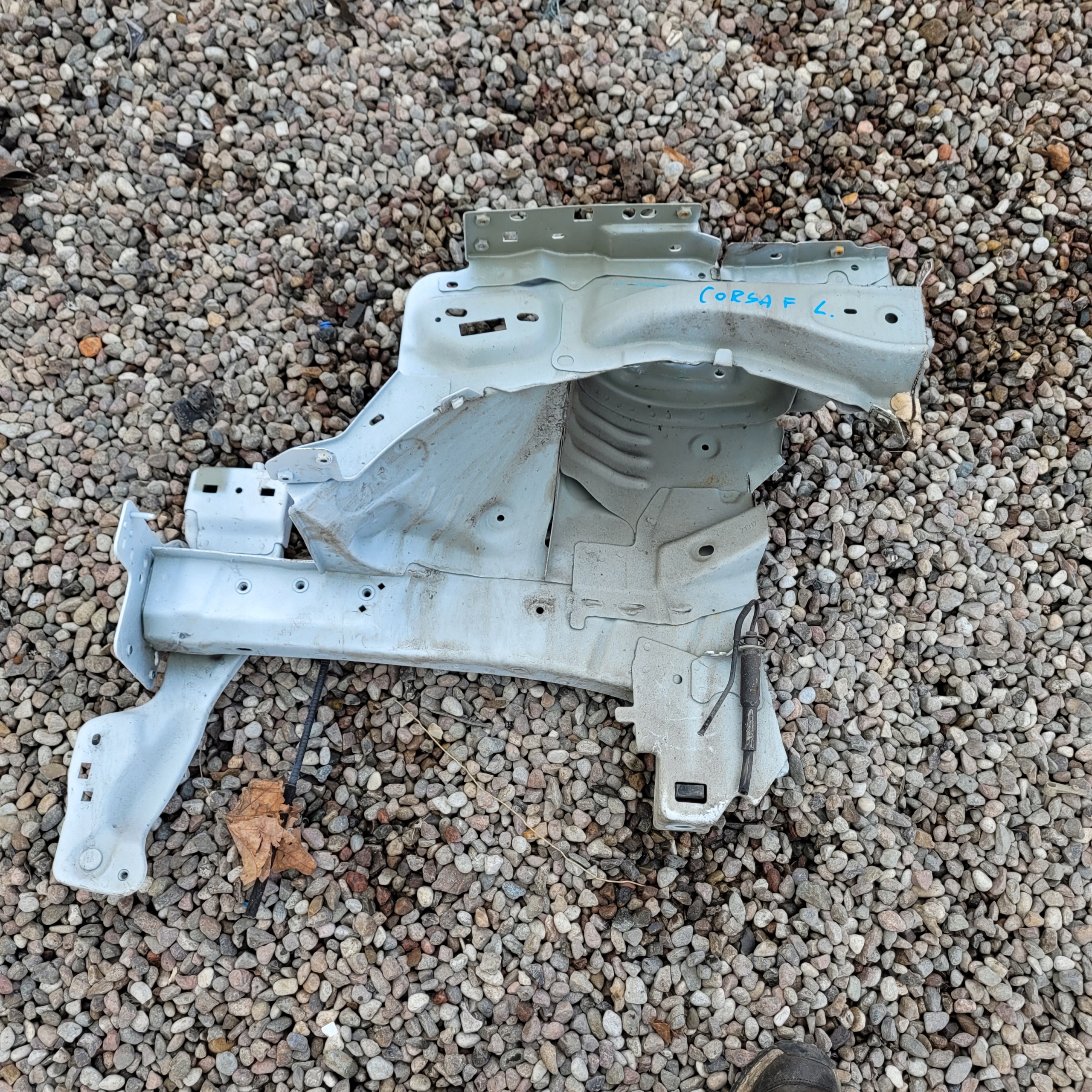 quarter front front left OPEL CORSA F