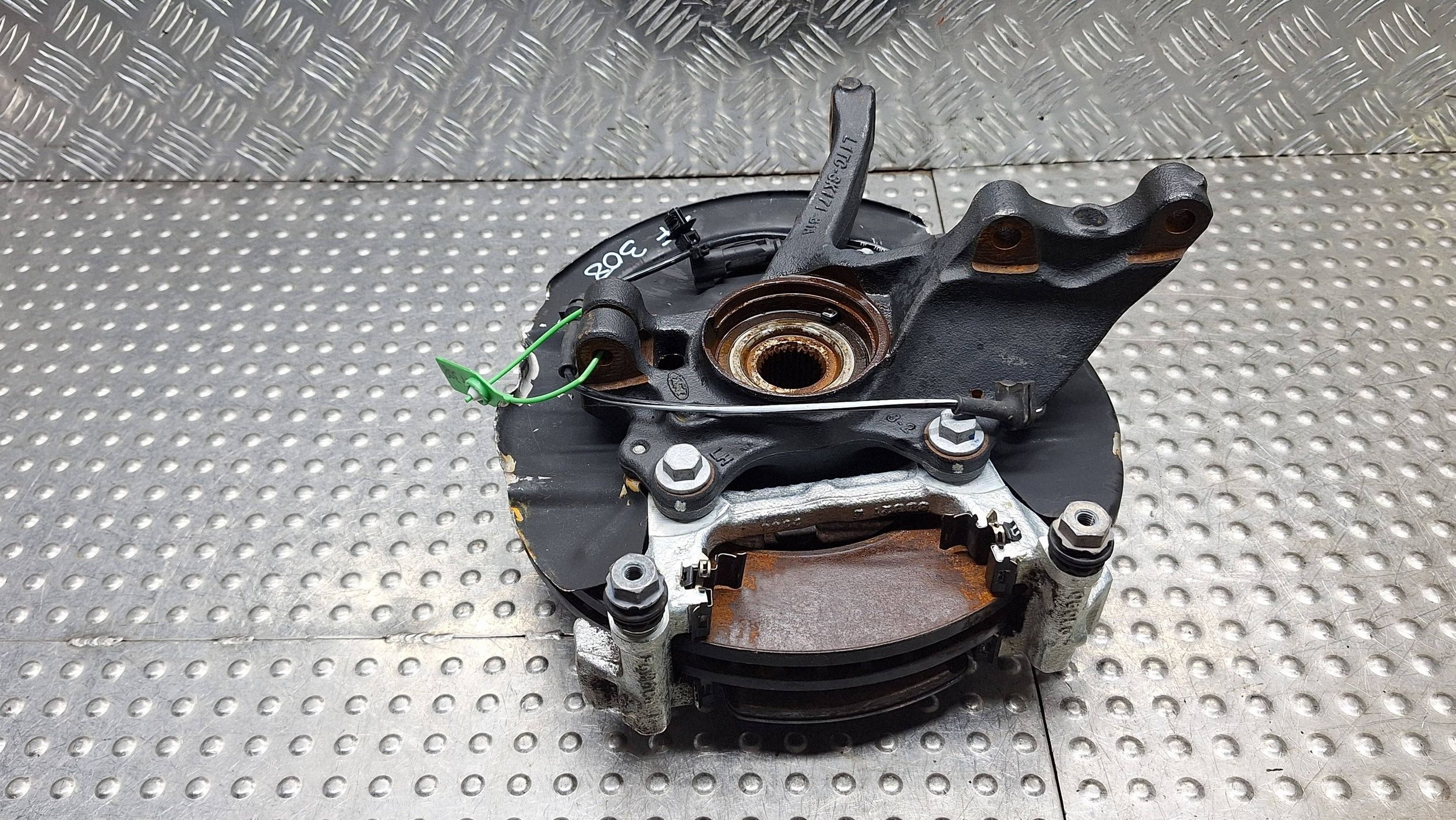 otoč čepu kotouč levý předek L1TC-3K171-B1A FORD PUMA MK2