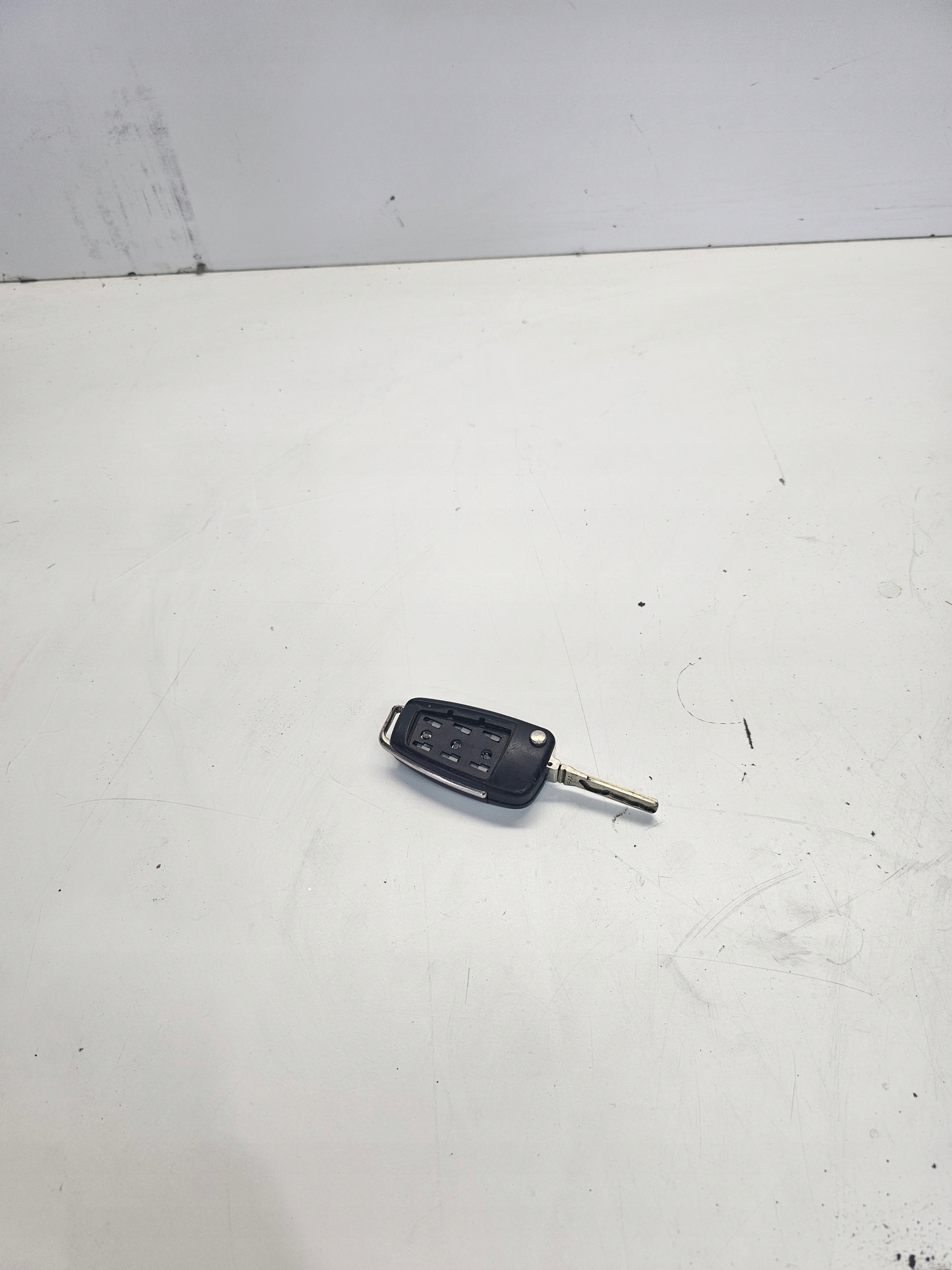 key PILOT SCYZORYK AUDI A3 8P 8P0837220D *2*
