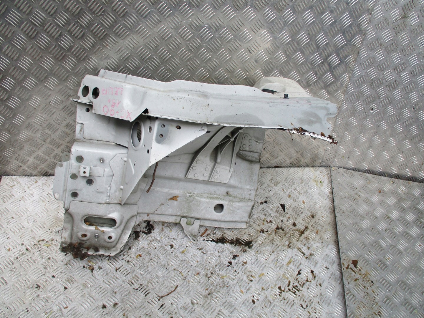 PODŁUŻNICA ĆWIARTKA NOSEK VOLVO XC90 LEWA