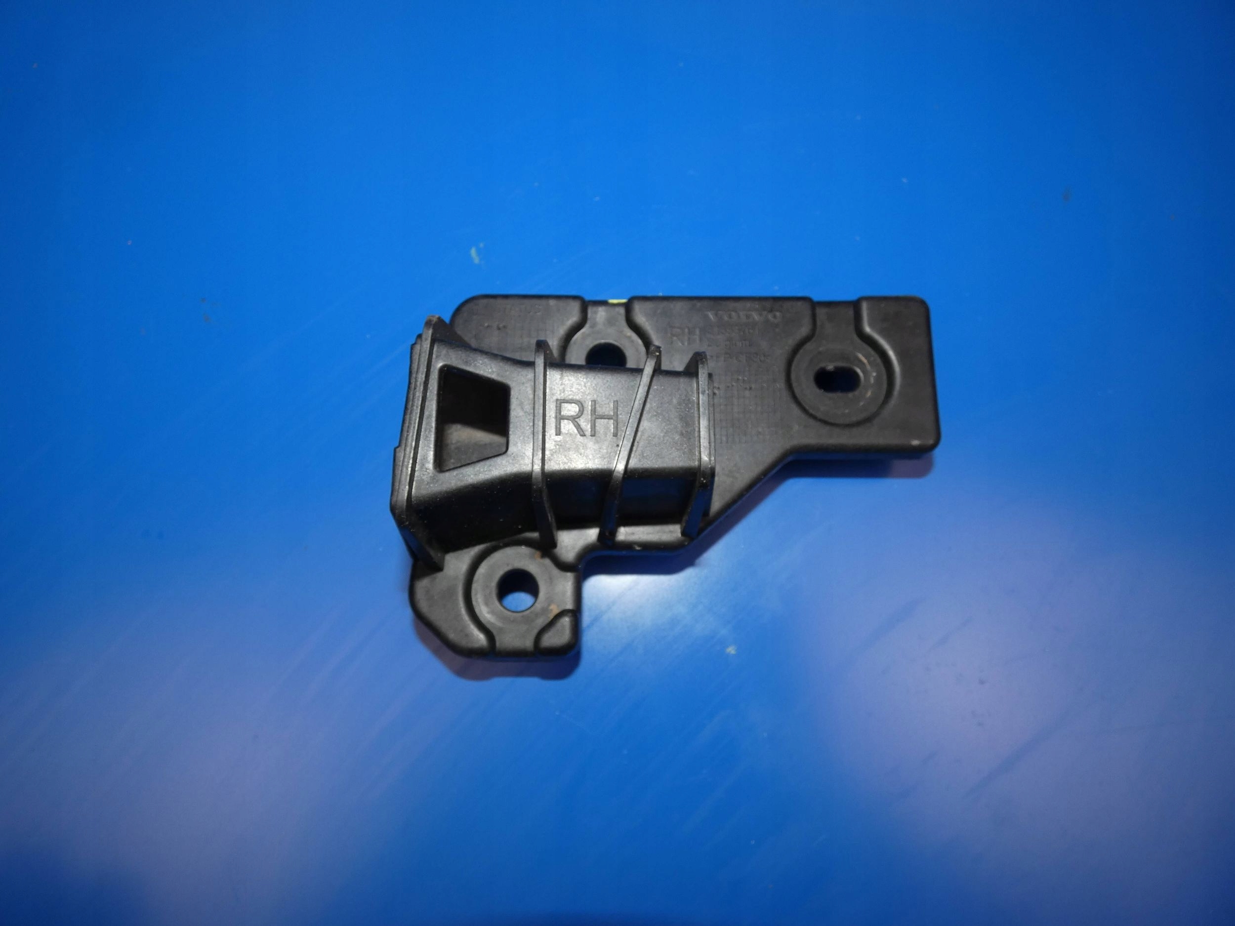 VOLVO XC90 II support holder of a bumper right front