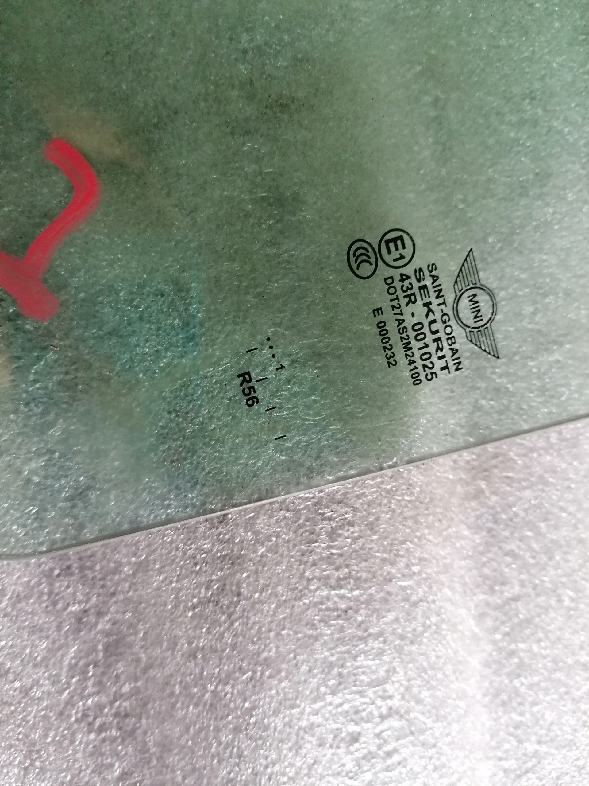 7 боковое стекло MINI R56 левое