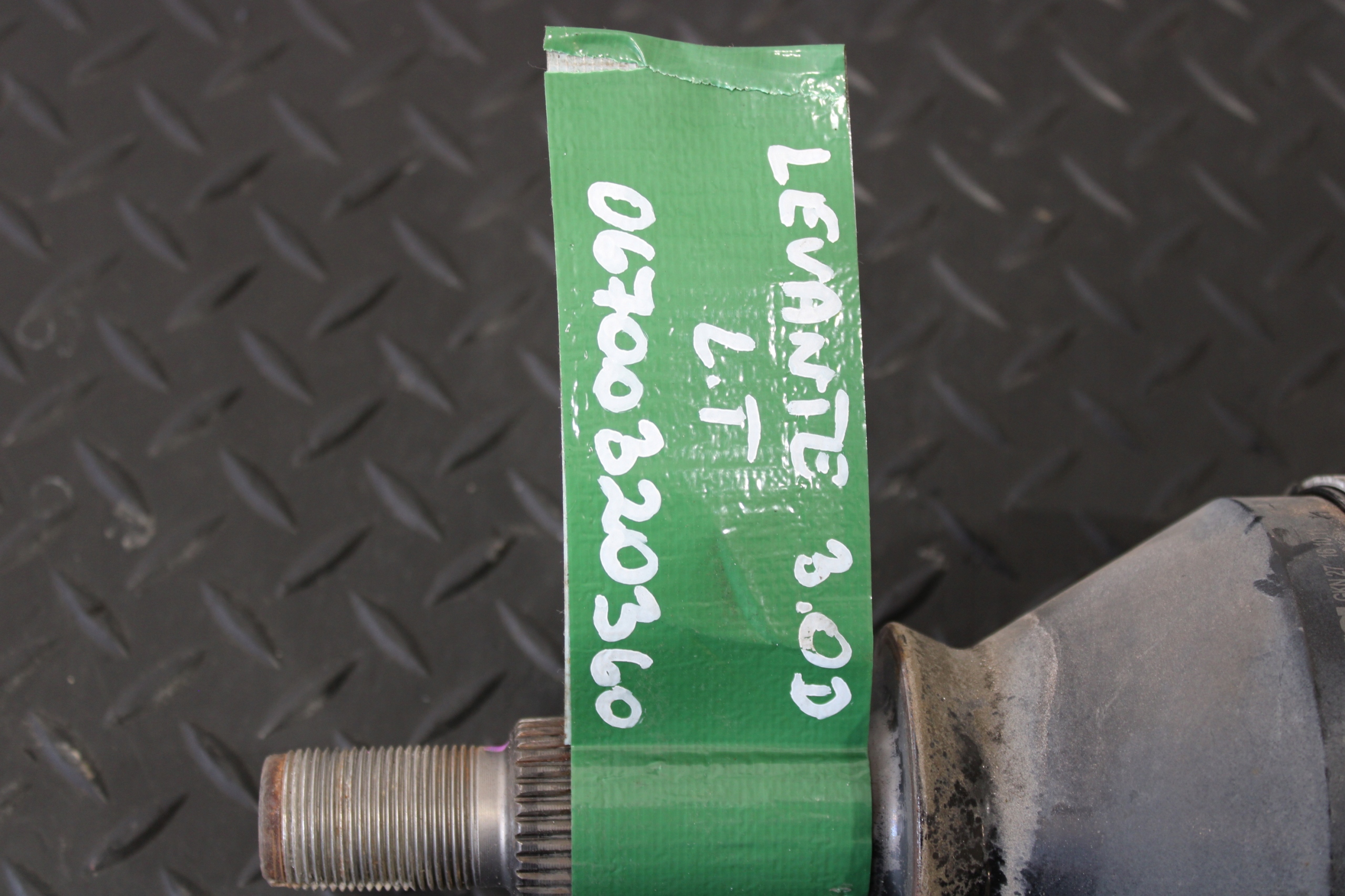 semi-axis semi-axis left rear part MASERATI LEVANTE M161 06700320360