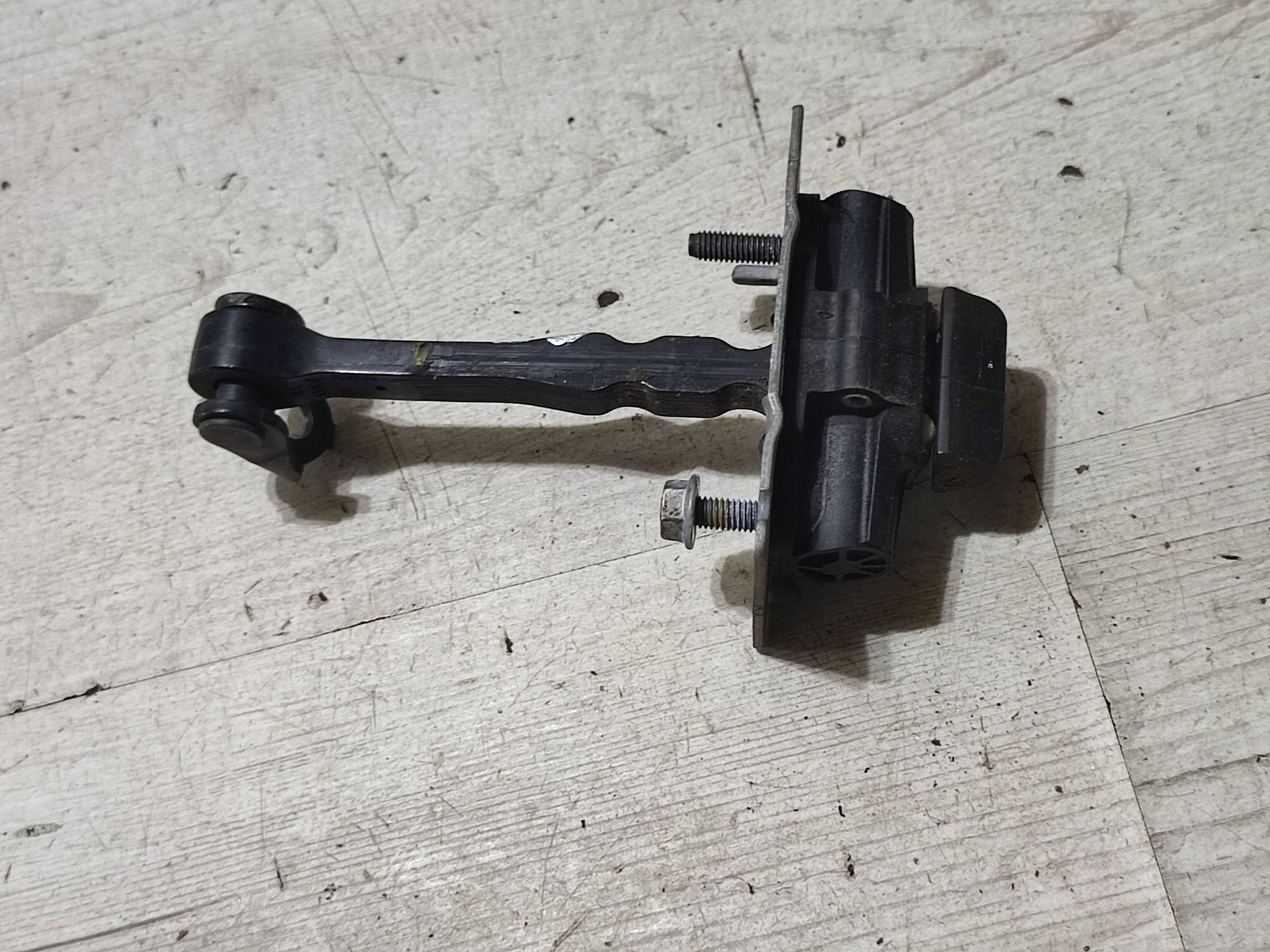 Peugeot 308 2019 front right limiter door przednich