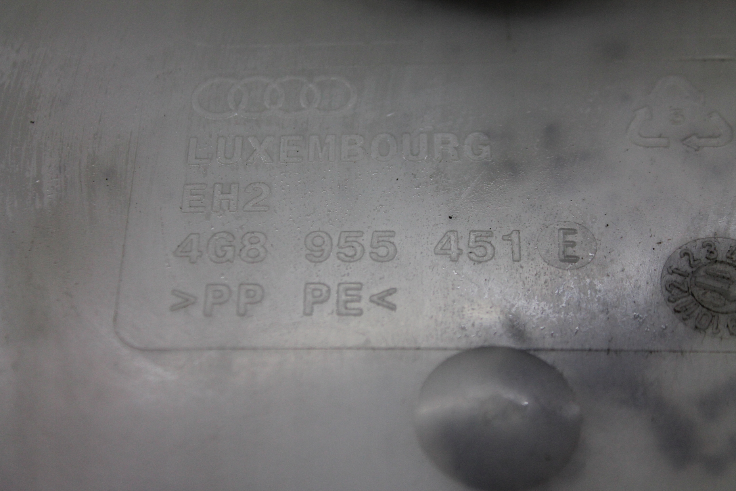 washer fluid tank 4G8955451E AUDI A6 C7 11