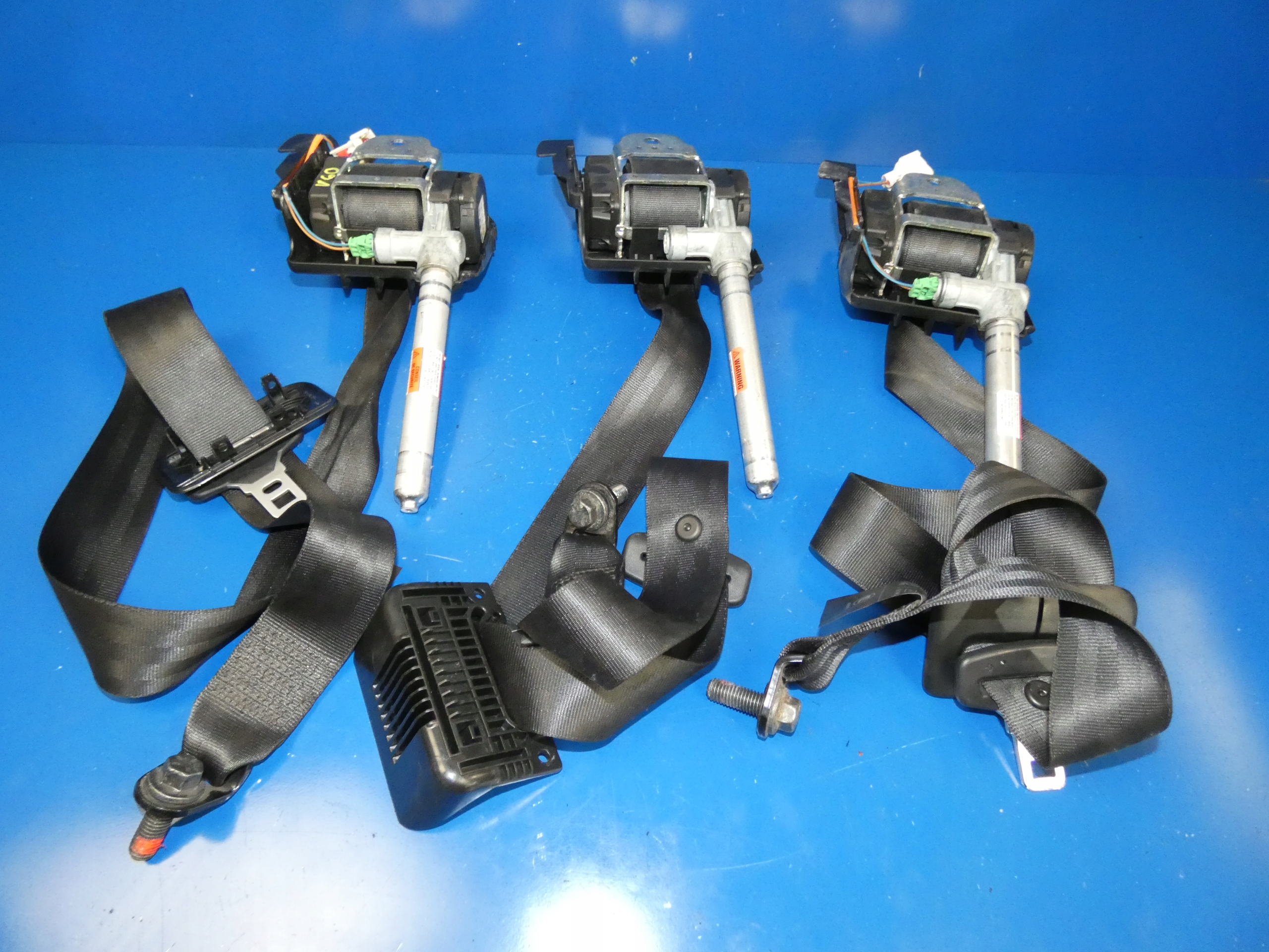 VOLVO V60 PAS BEZPIECZEŃSTWA ŚRODKOWY TYŁ TYLNY