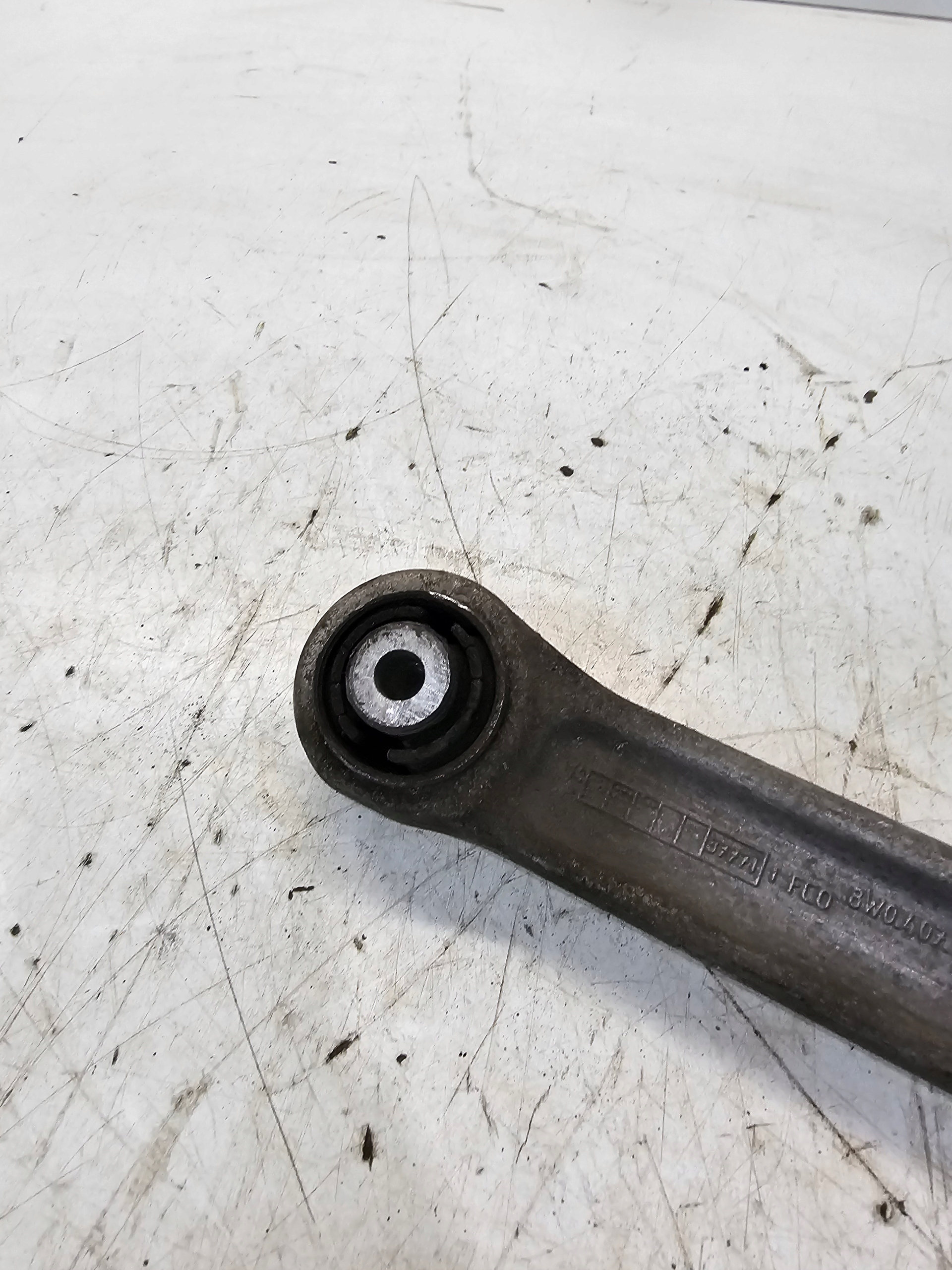 arm right front AUDI A4 B9 A5 8W 8W0407156A