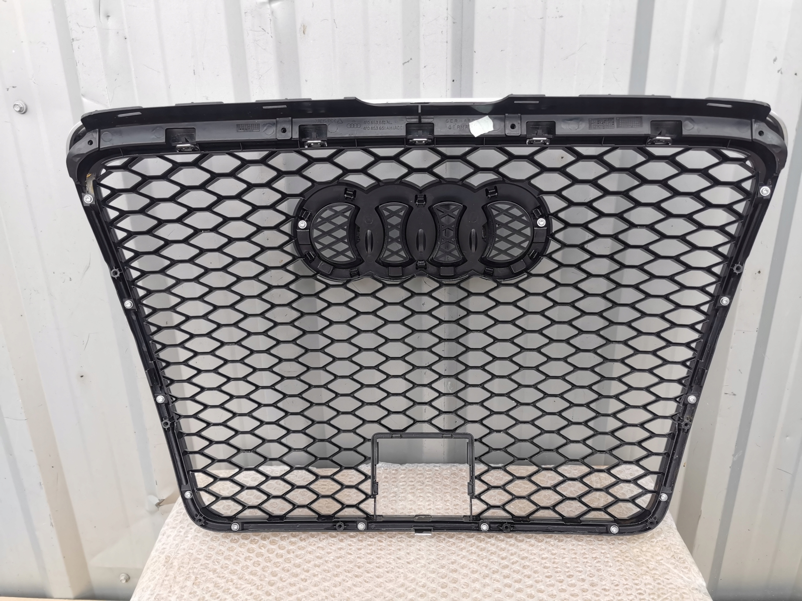 AUDI RS6 C6 4F0 GRILL B.ŁADNY ATRAPA POD RADAR ACC 4F0853651AM Wersja Europejska