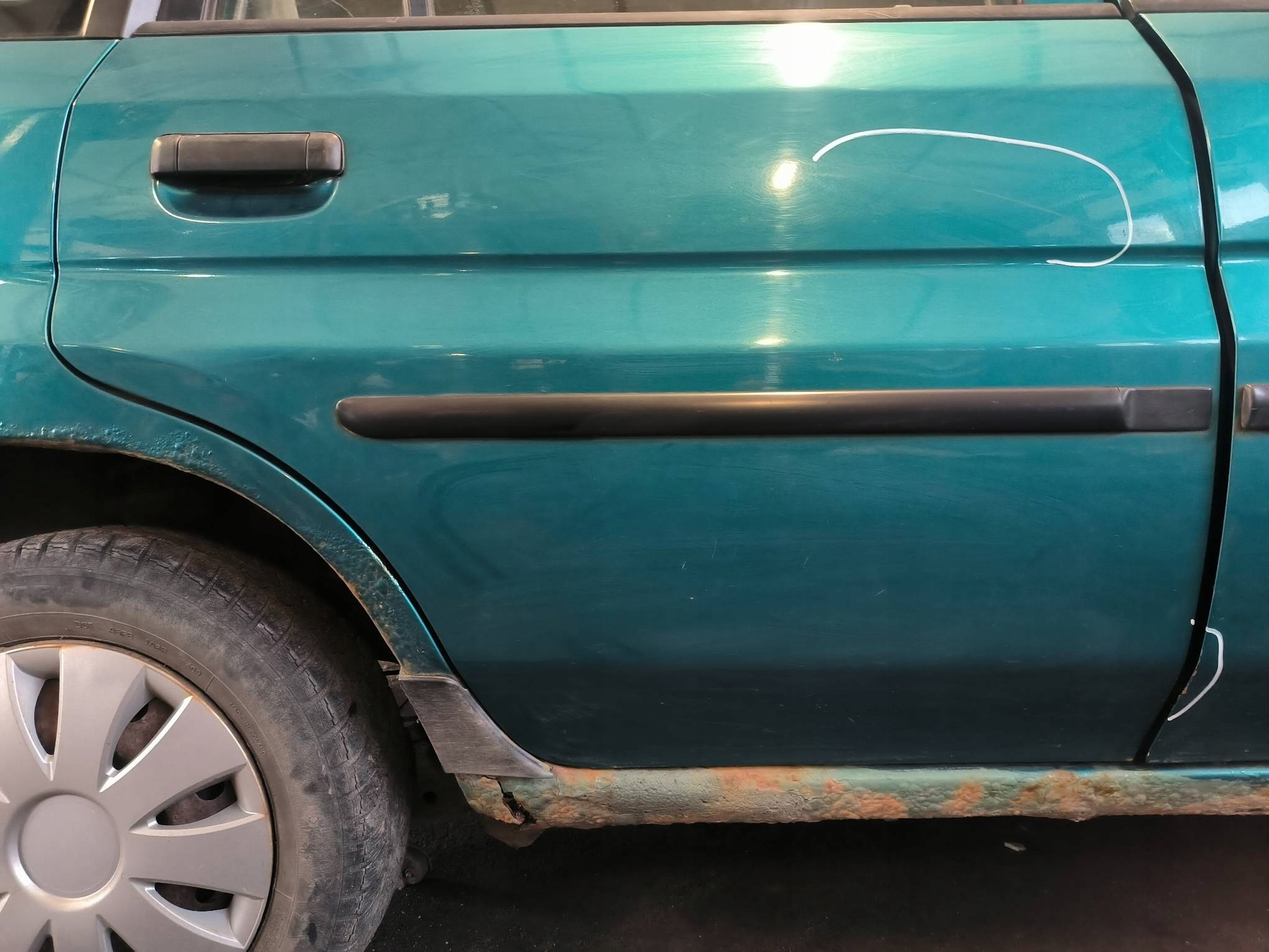 Tür rechts heck grüne MAZDA DEMIO und