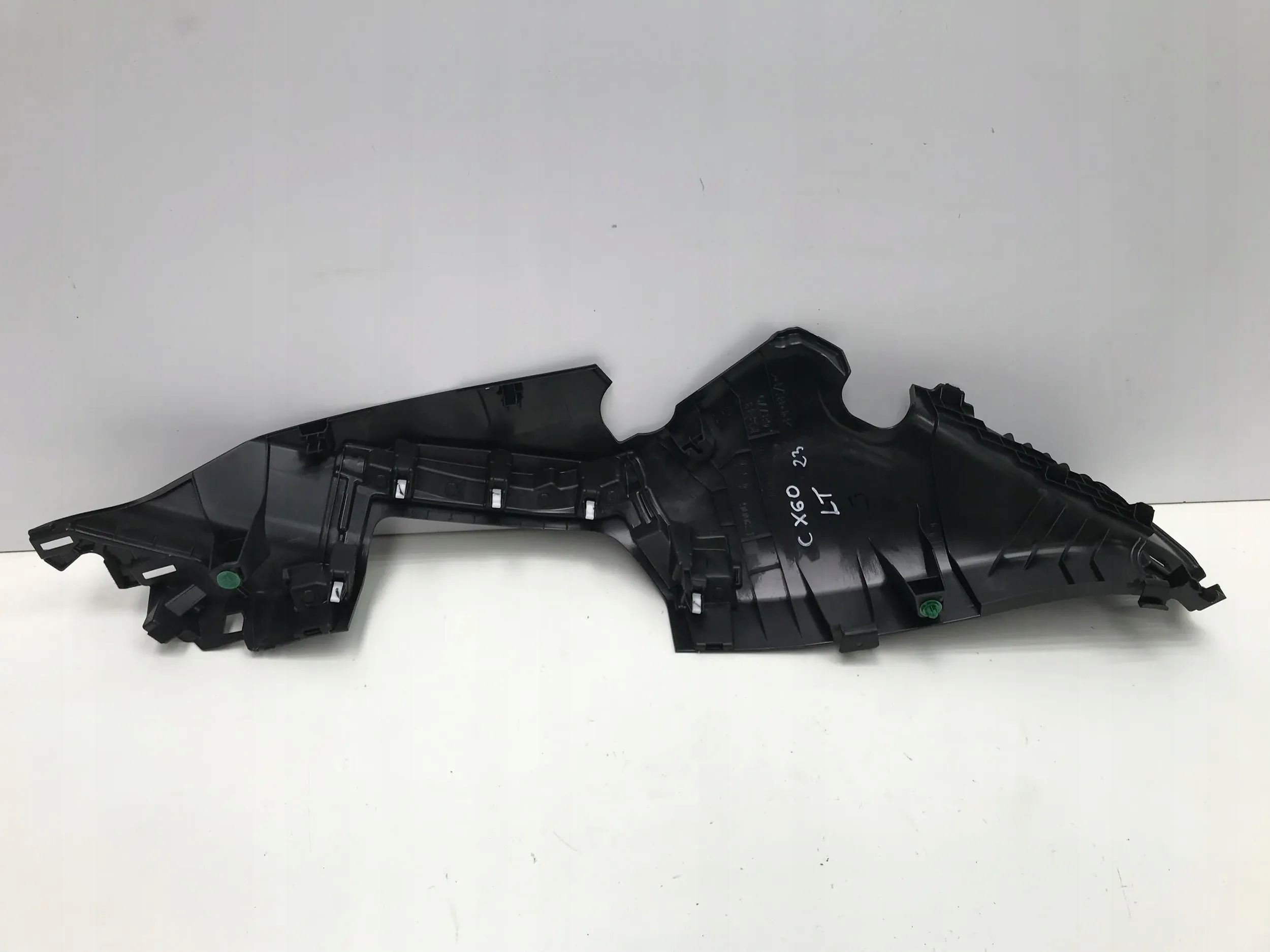 Mazda CX-60 CX60 2023 PLASTIK OSŁONA SŁUPKA LEWY TYŁ TYLNA KBB368770 Typ samochodu 4x4/SUV