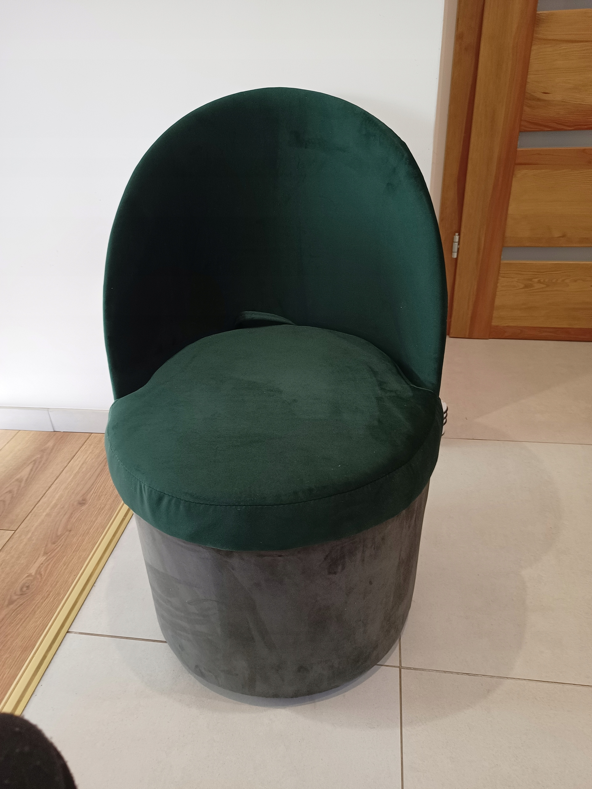 Pufa z oparciem Riva