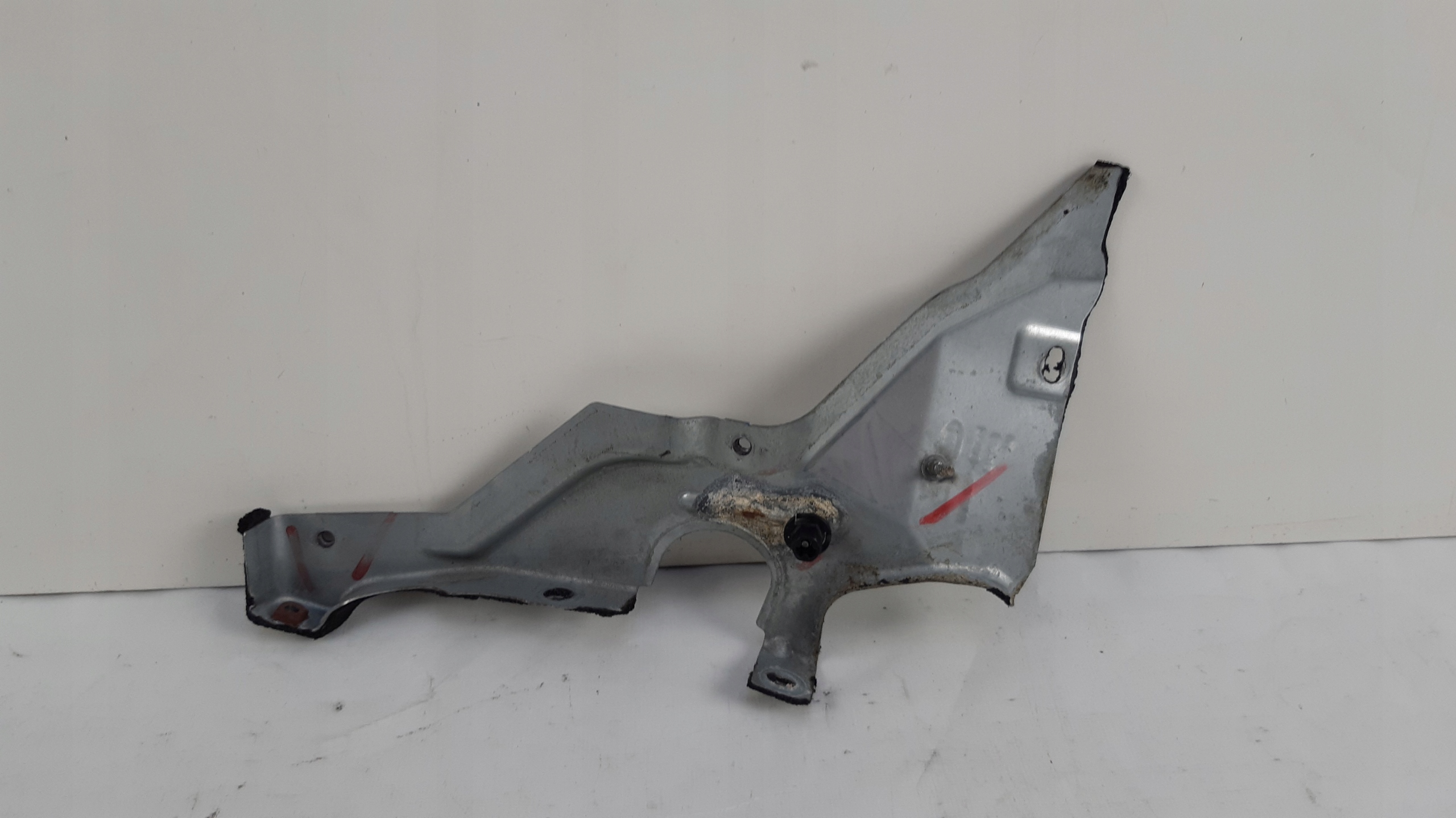 HJ32-10B832-AA - JAGUAR E-PACE EVOQUE КРІПЛЕННЯ КРОНШТЕЙН