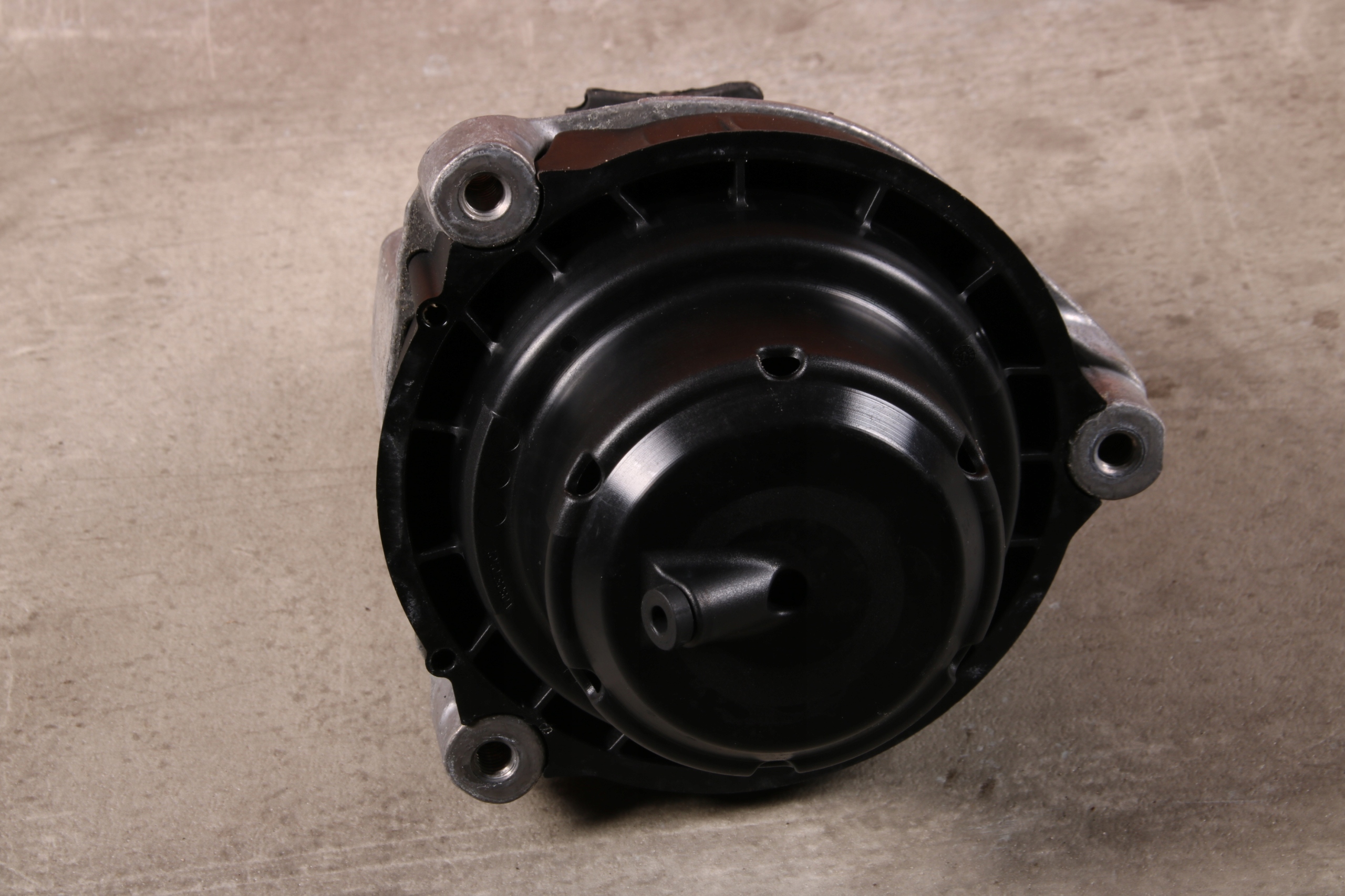 BMW G20 G21 320e 330e engine mount right 6860494