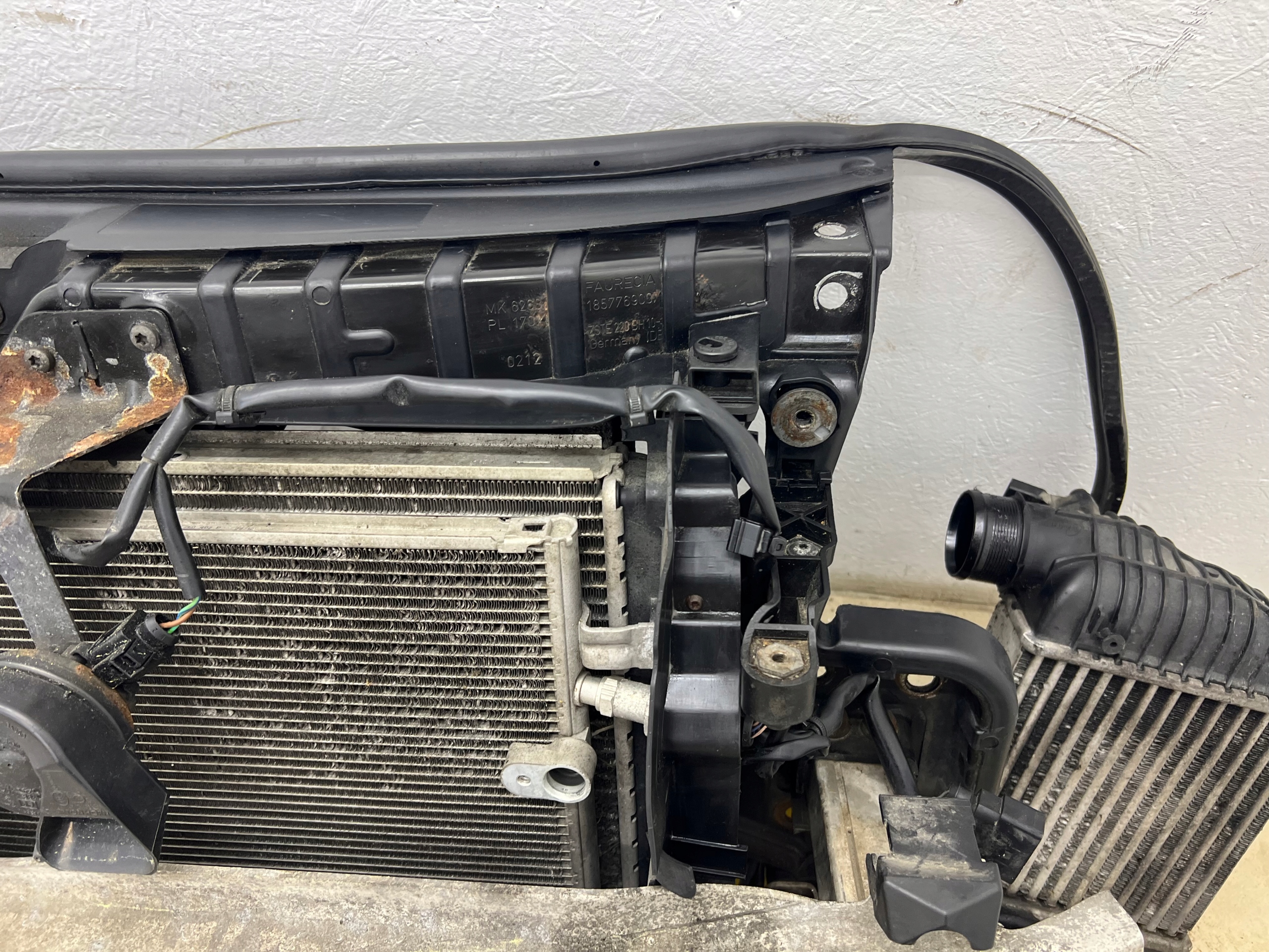 support panel for radiators radiator fan AUDI A6 C6 LIFT 2.0 TDI AUTOMAT