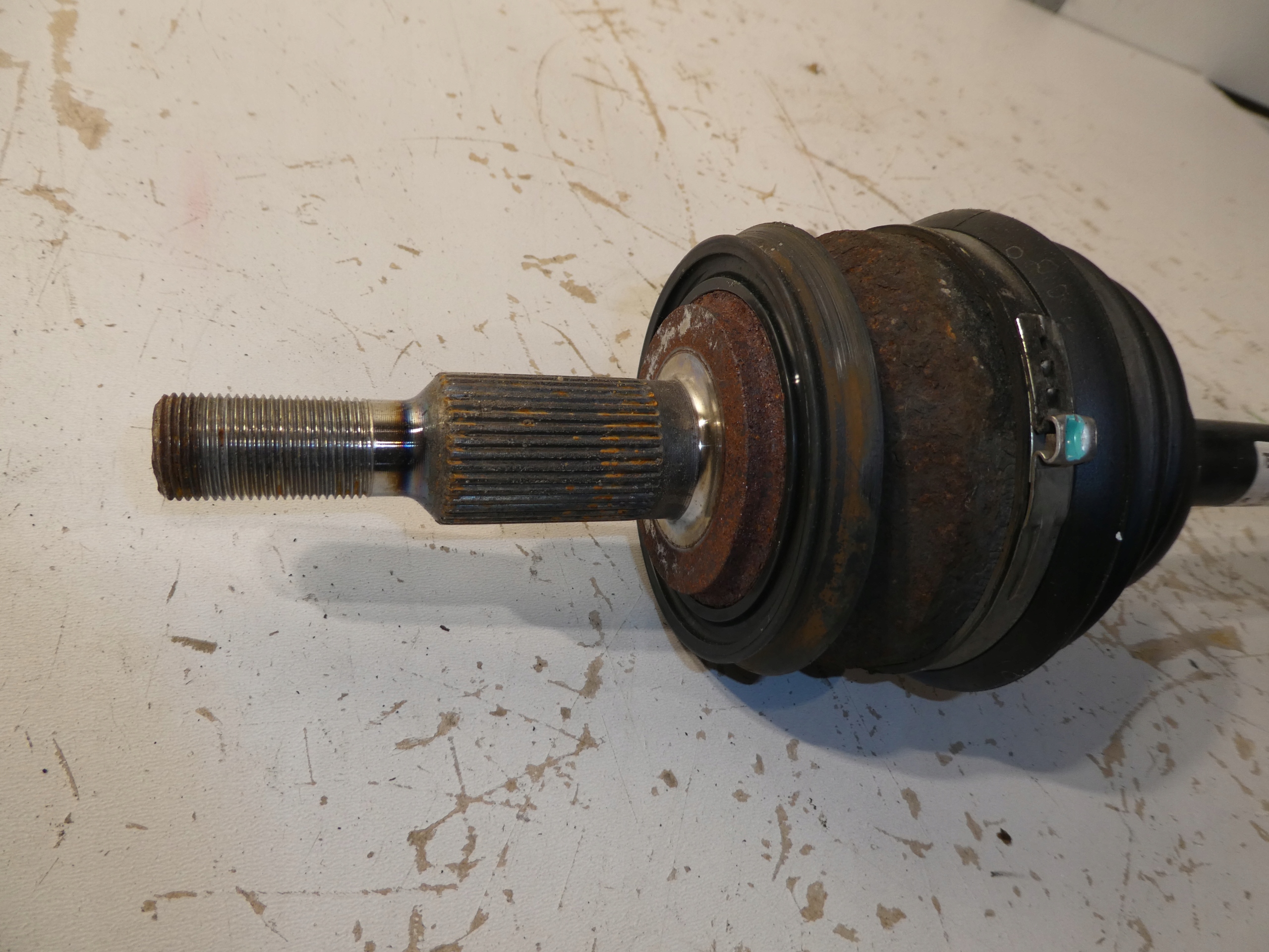 VW T5 LIFT semi-axis 7E0407271H