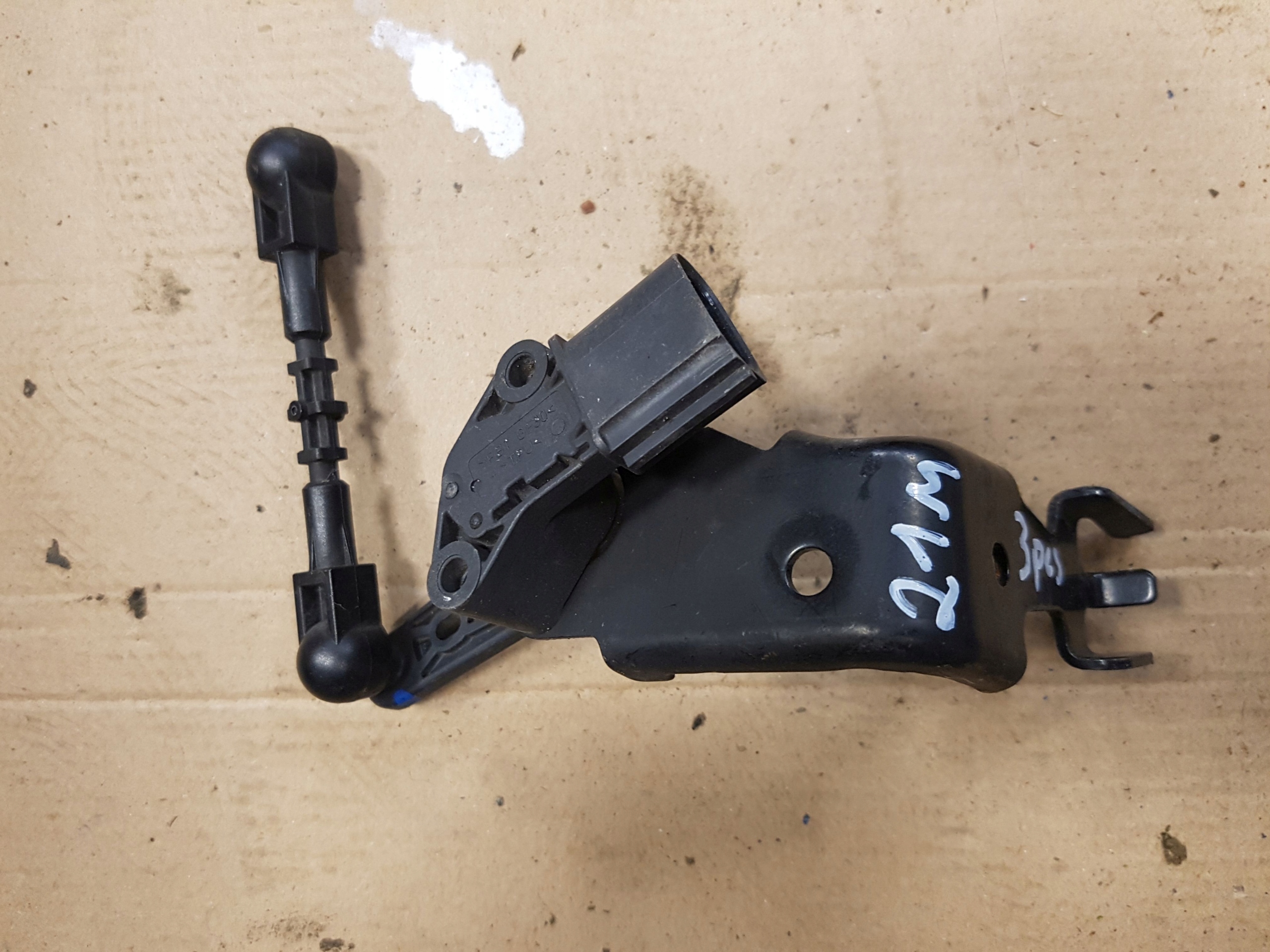 4M0941286C - ДАТЧИК ВИРІВНЮВАННЯ ФАР VW AUDI 4M0907504A