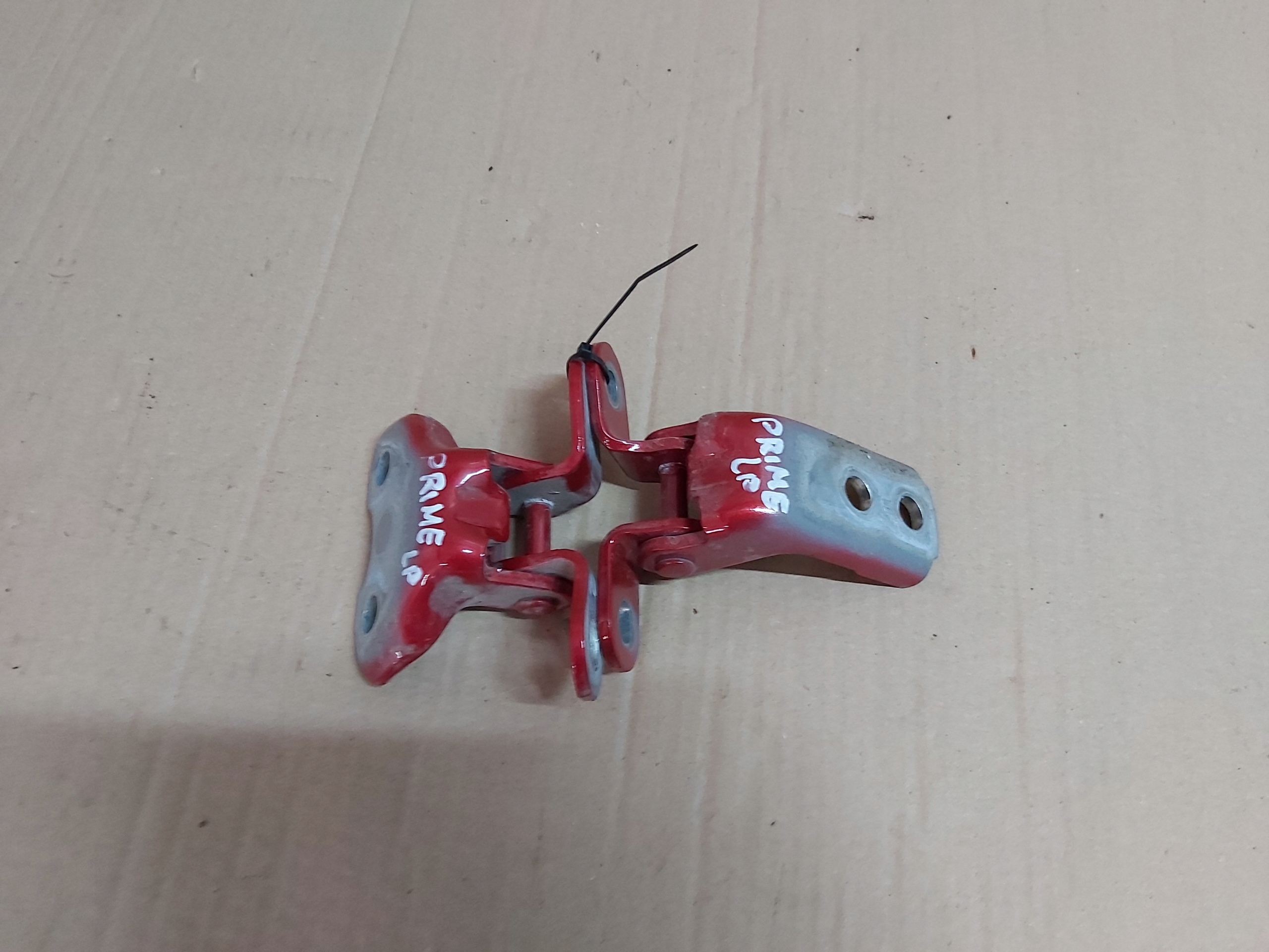 Toyota Prius IV Дверні петлі лівий передній прем'єр