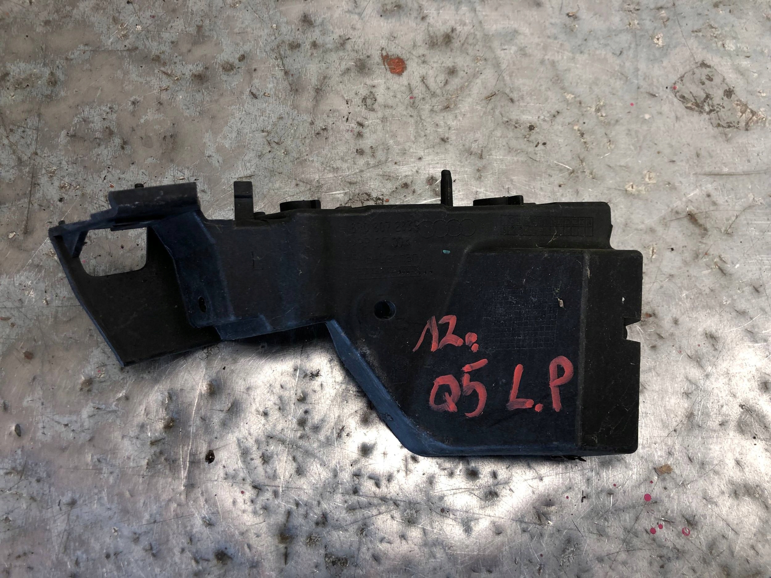 bumper bracket left front AUDI Q5 8R0807283C