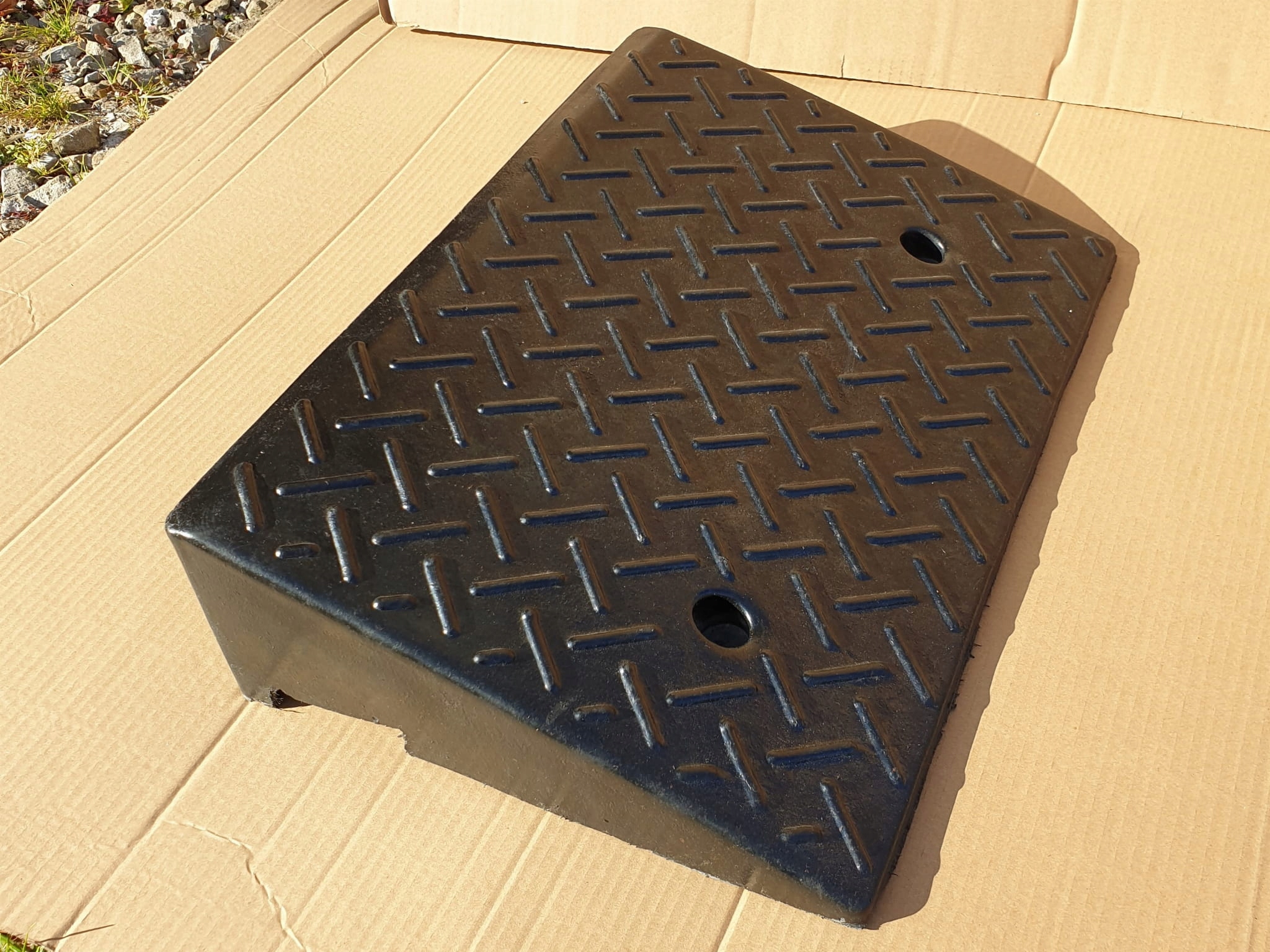 Najazd podjazd krawężnikowy gumowy 11cm Marka Ayaq