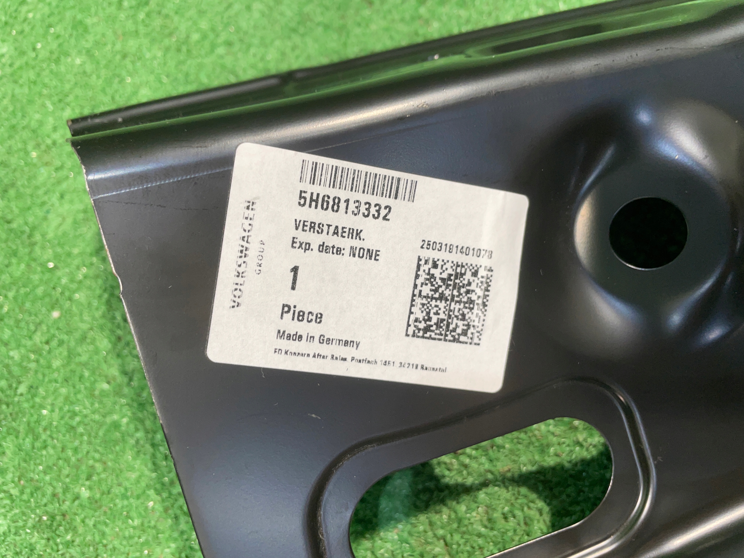 vw GOLF VIII 5H6 кронштейн элемент заднего ремня 5H6813332