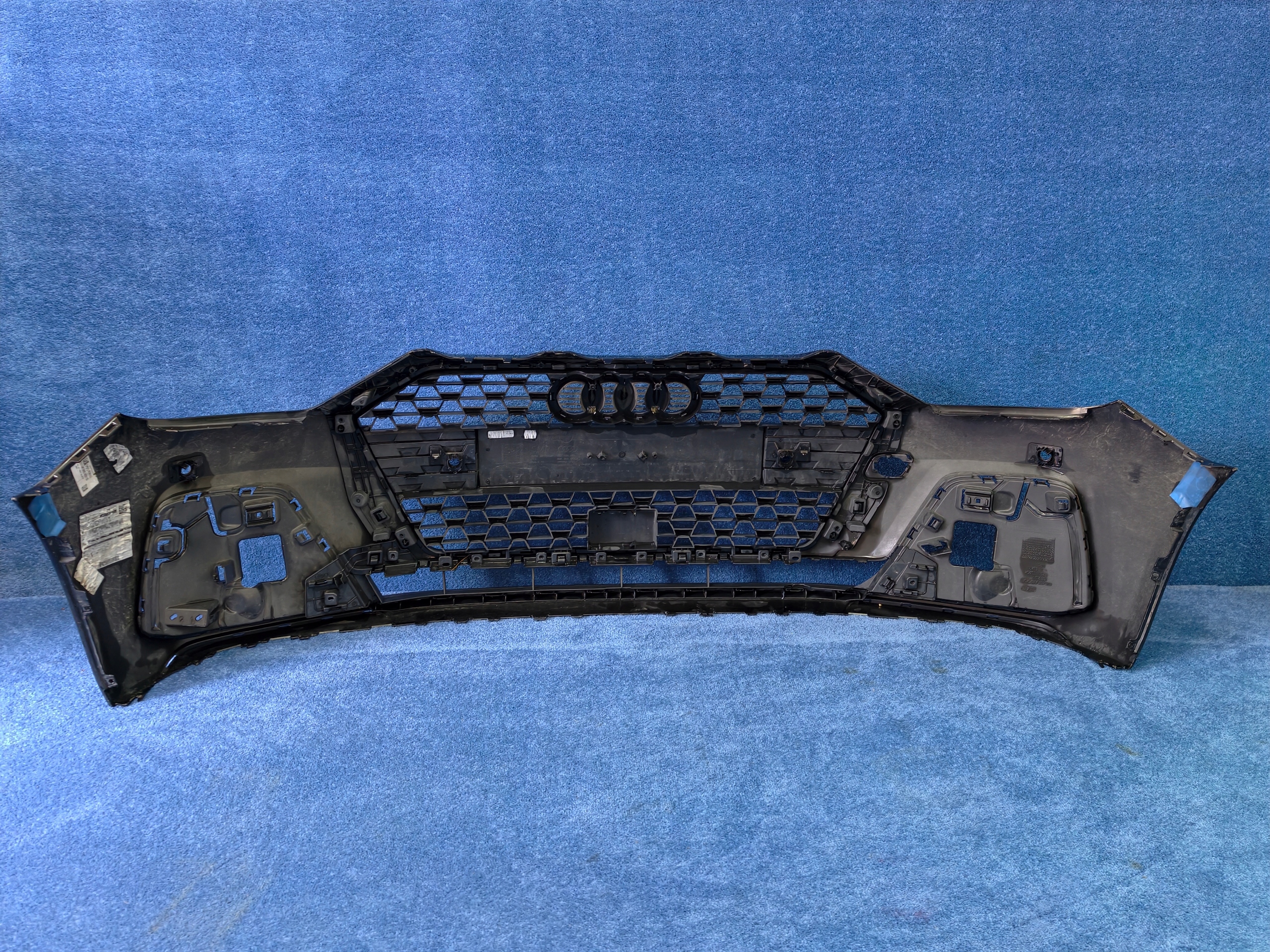 AUDI A1 II 2019- bumper front front Z grille DO LAKIEROWANIA 82A807437