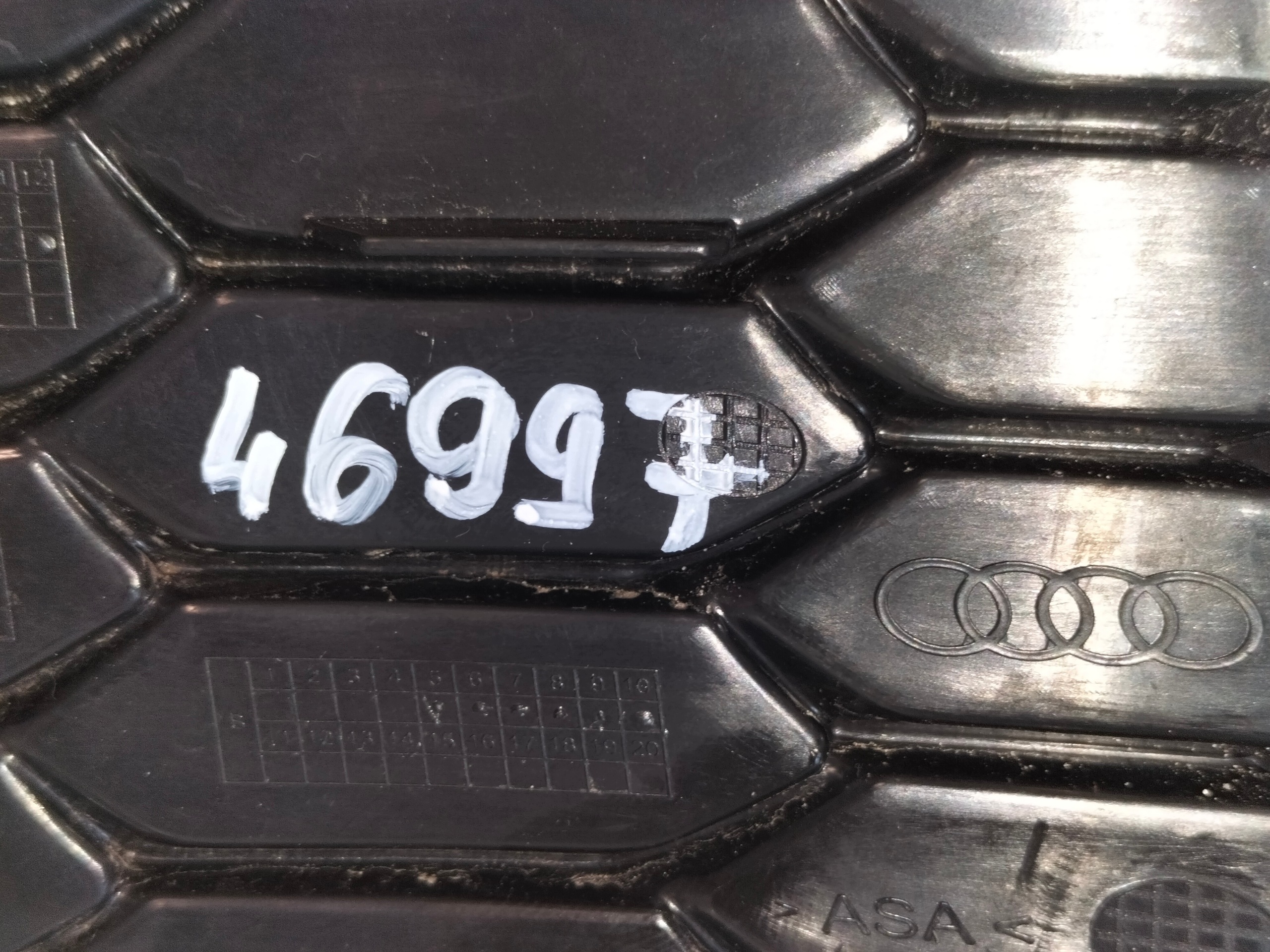grille grid of a bumper front right AUDI A3 8Y 20
