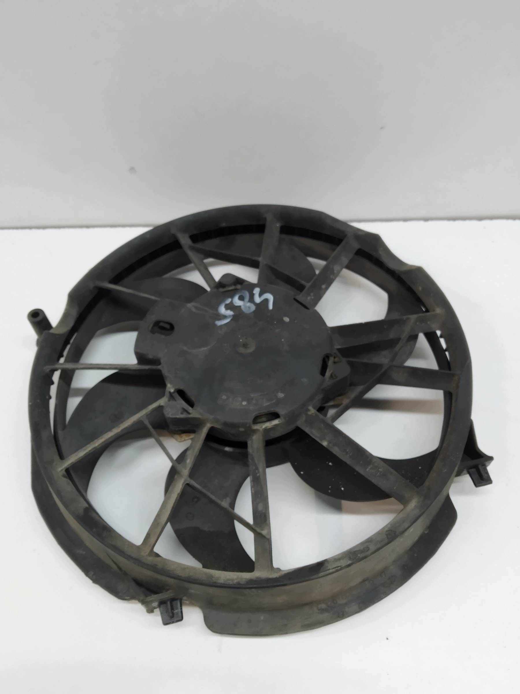 ventilátor chladiče pravý 3.0 V6 3F1H8C607EA Ford Taurus IV (2000-2007)