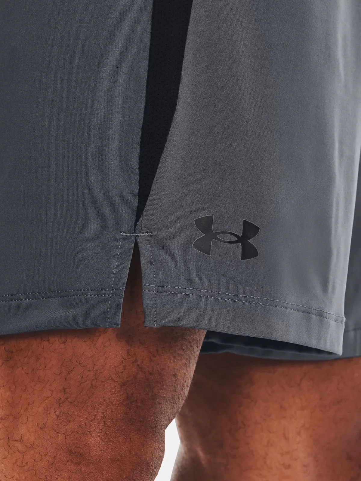 KRÓTKIE SPODENKI MĘSKIE UNDER ARMOUR SZORTY SPORTOWE TRENINGOWE 1376955 Długość do połowy uda
