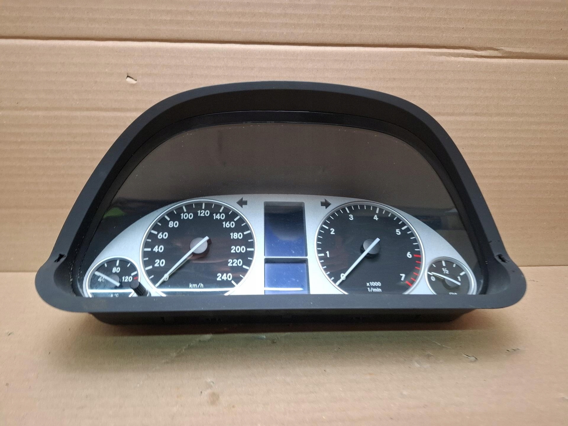 dials Mercedes-Benz B W245 facelift T245.232 2008 A1695400448