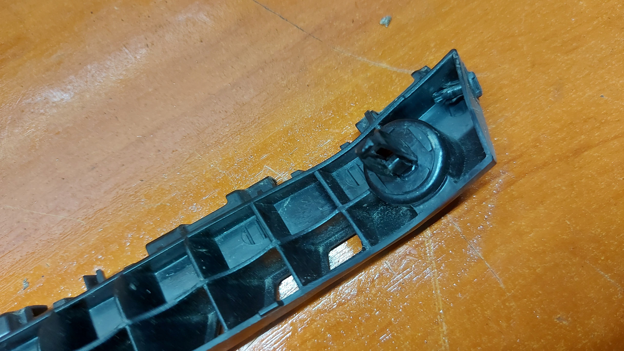 bumper bracket right front TOYOTA COROLLA E21 19- sedan